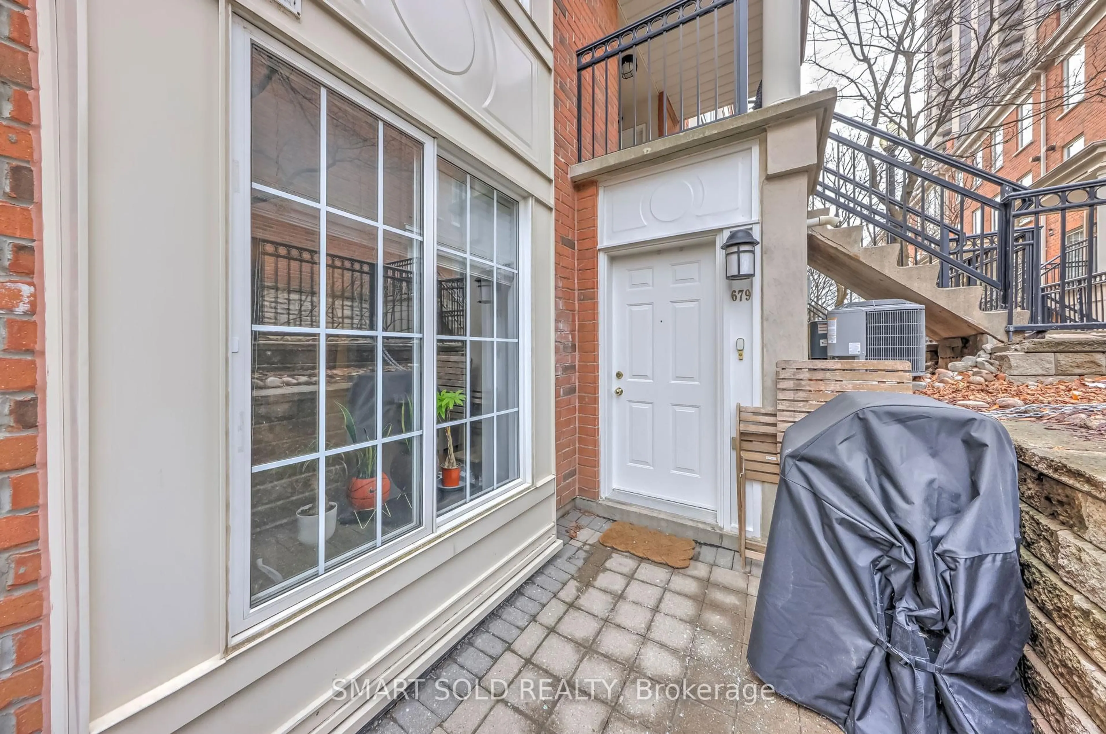 Indoor entryway for 3 Everson Dr #679, Toronto Ontario M2N 7C2