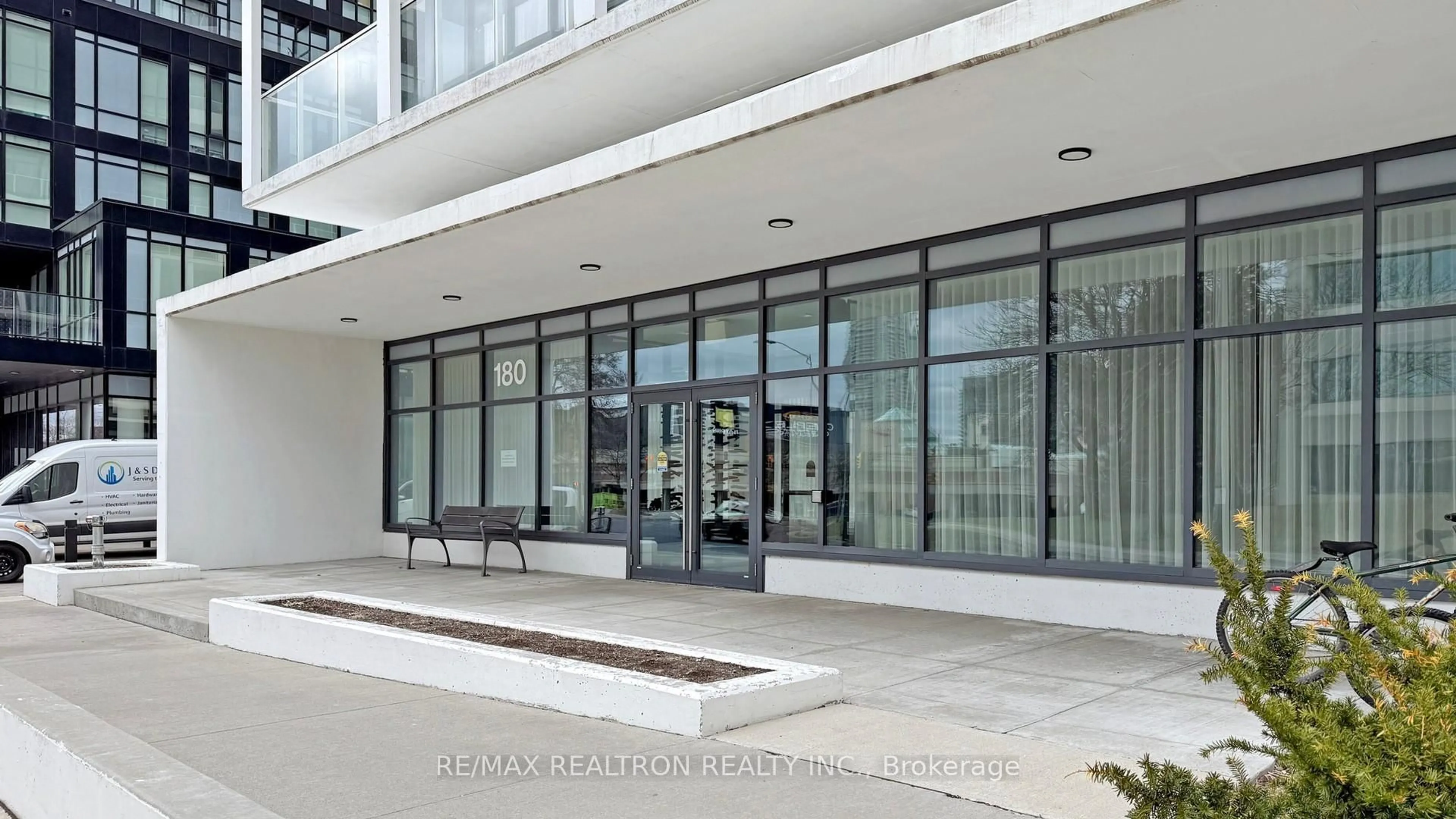 Indoor foyer for 180 Fairview Mall Dr #1605, Toronto Ontario M2J 4T1