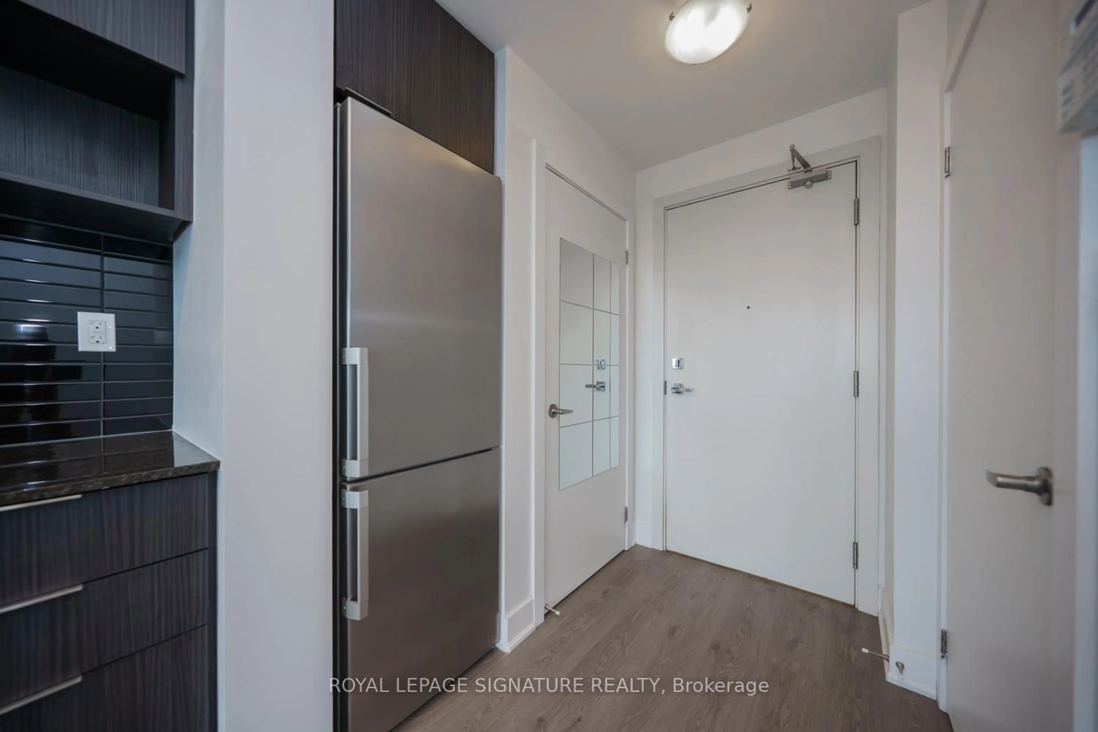 Indoor entryway for 99 The Donway #1017, Toronto Ontario M3C 0N8