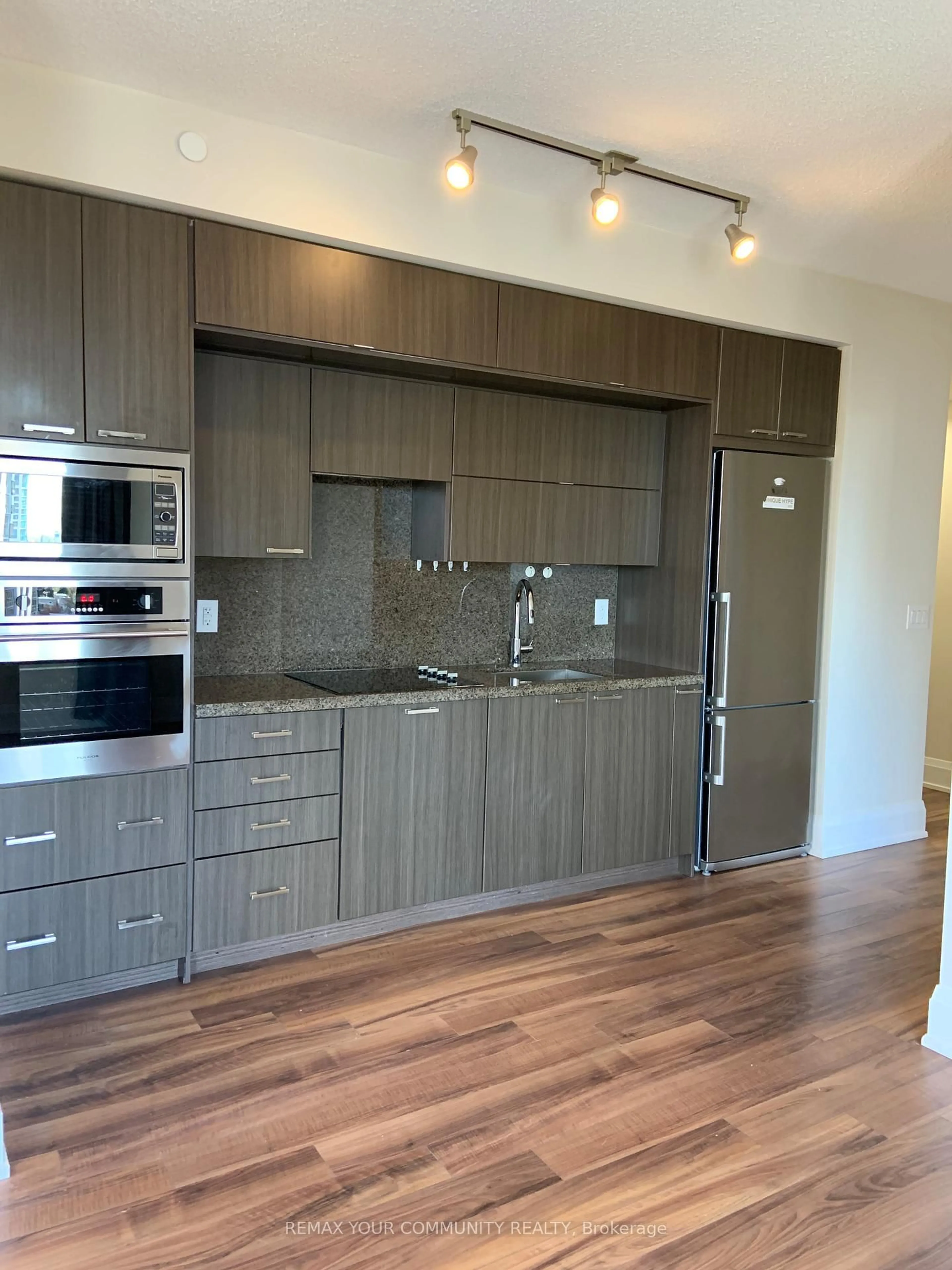 Open concept kitchen, wood/laminate floor for 120 Harrison Garden Blvd #1512, Toronto Ontario M2N 0H1