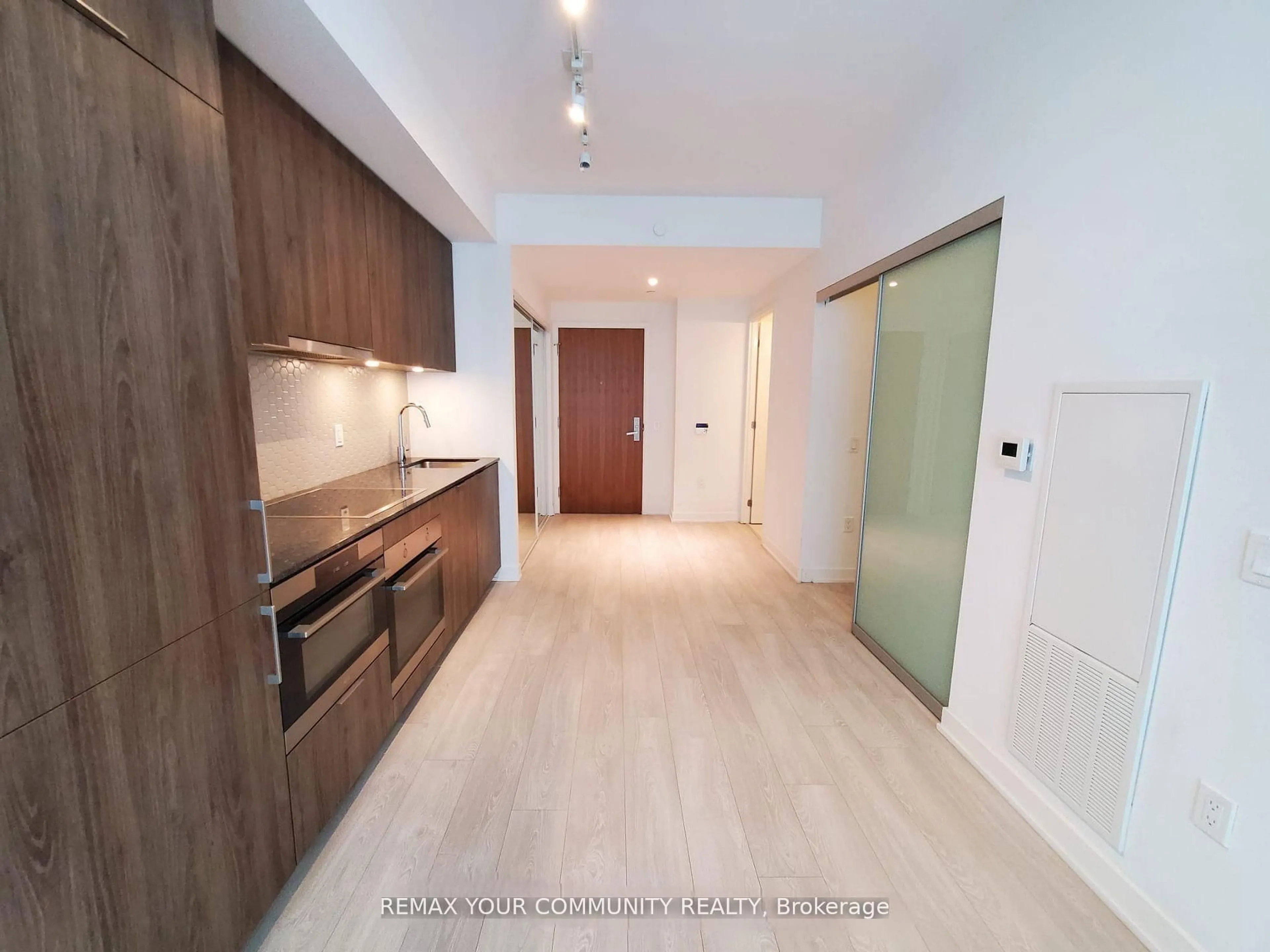 Unknown for 15 Queens Quay #408, Toronto Ontario M5E 0C5