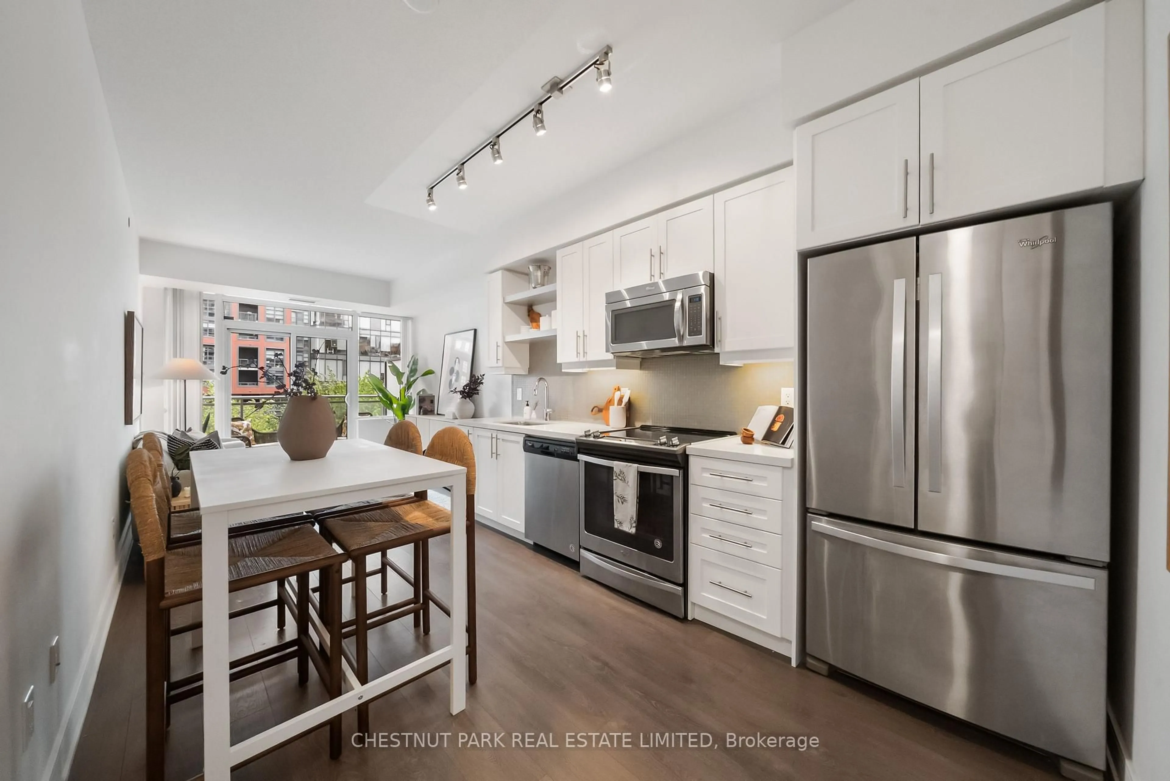 Open concept kitchen, unknown for 525 Adelaide St #923, Toronto Ontario M5V 0N7