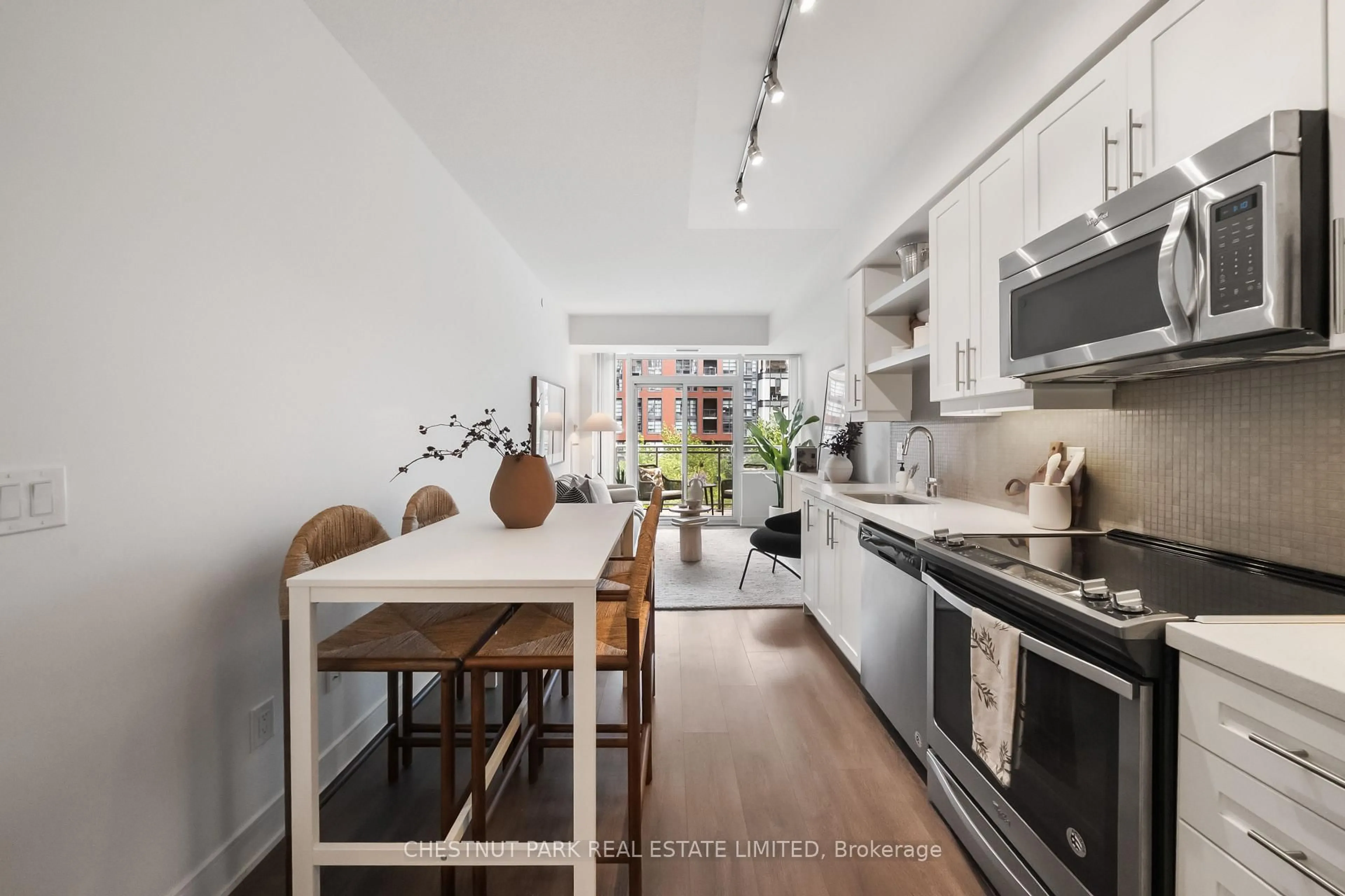 Open concept kitchen, unknown for 525 Adelaide St #923, Toronto Ontario M5V 0N7