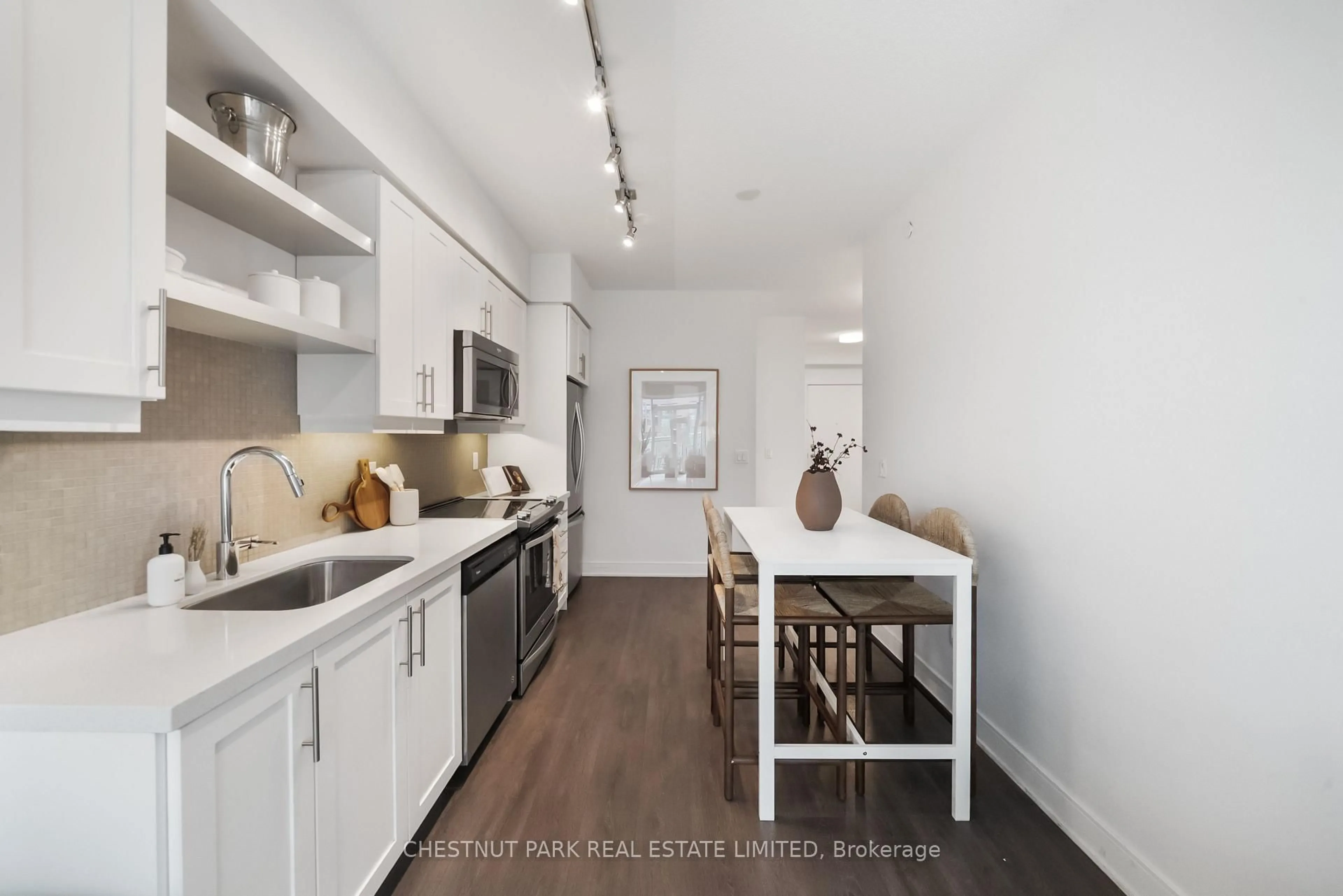 Open concept kitchen, unknown for 525 Adelaide St #923, Toronto Ontario M5V 0N7
