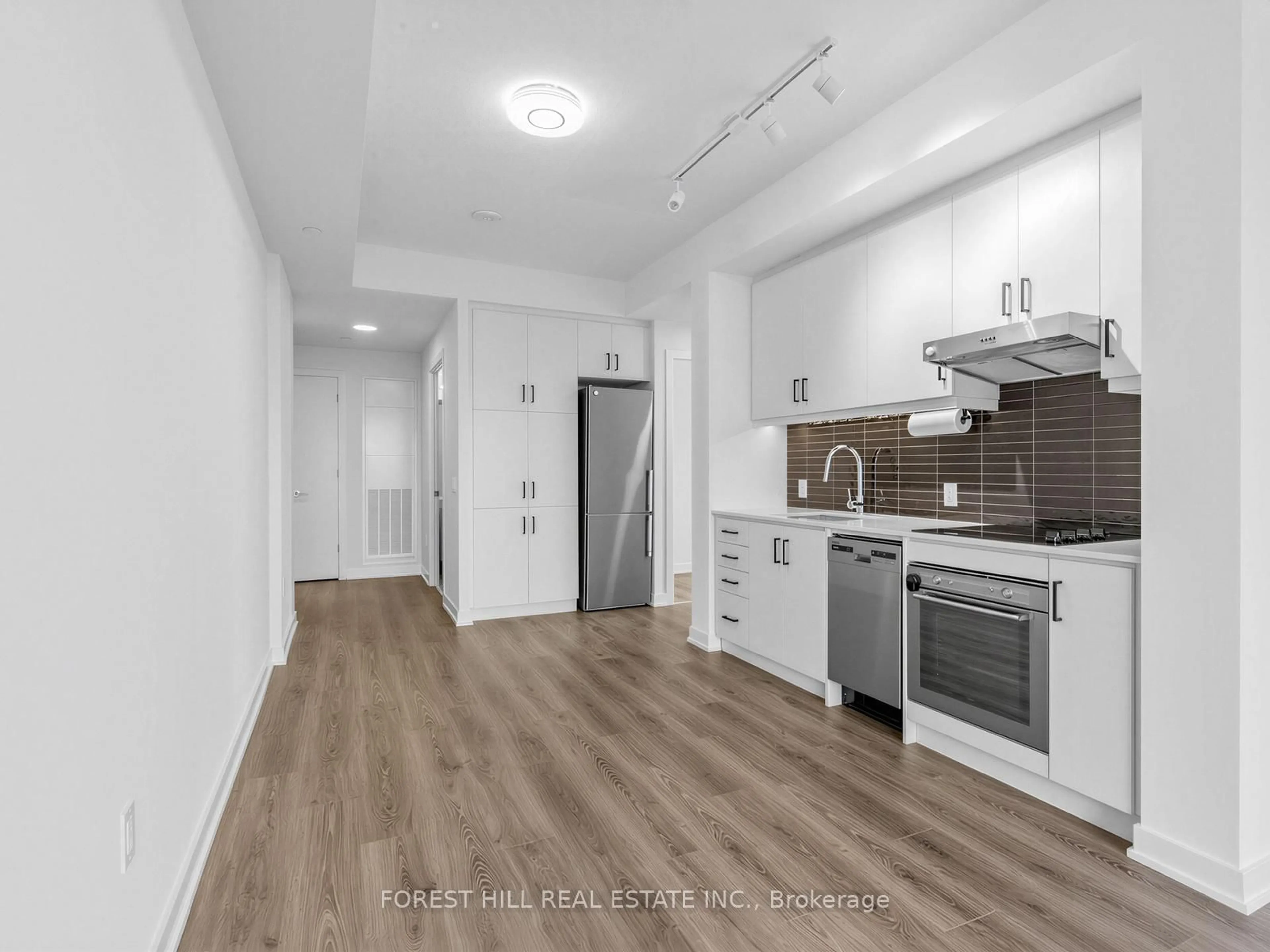 Standard kitchen, unknown for 9 Tecumseth St #807, Toronto Ontario M5V 0S5