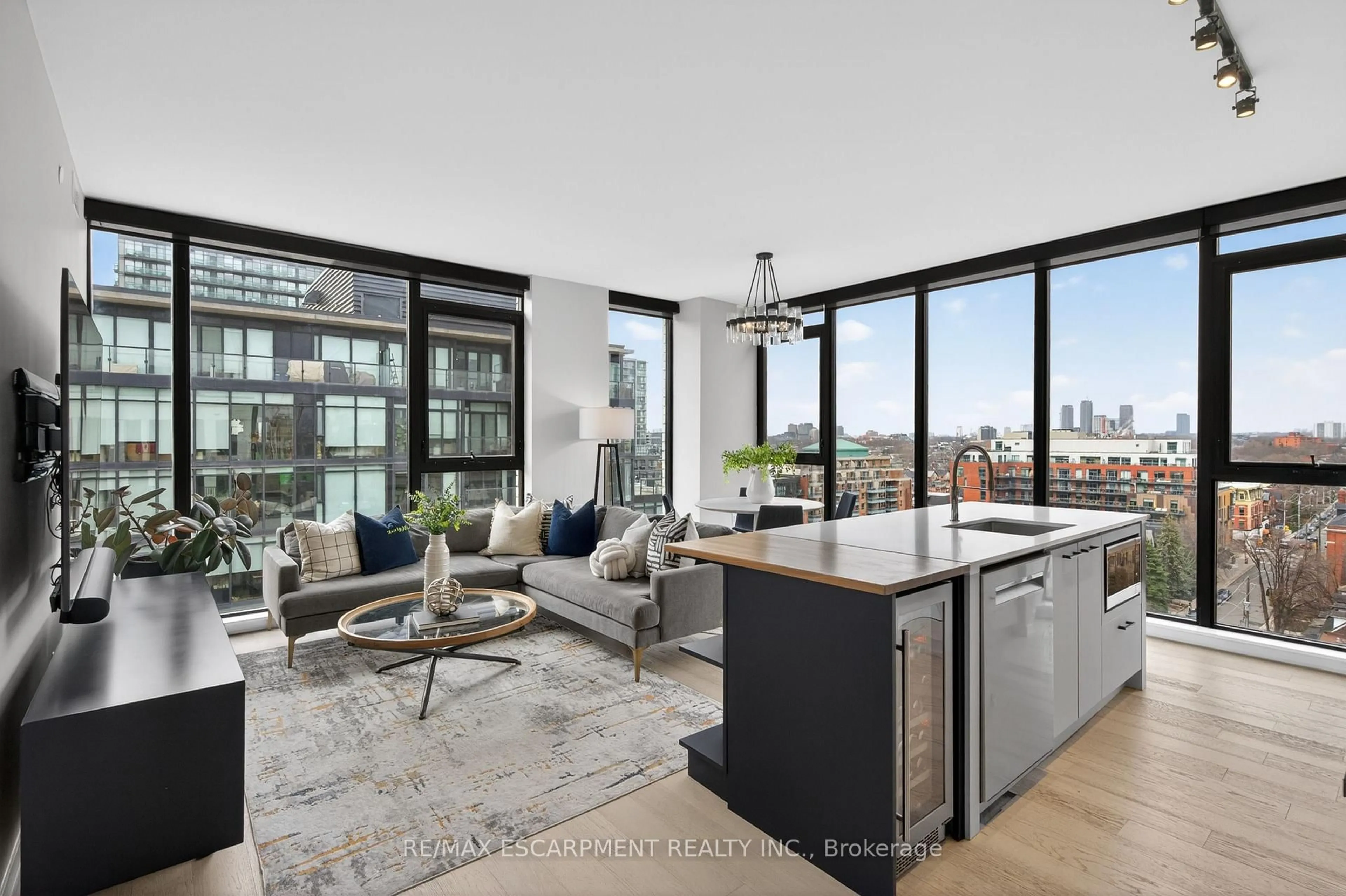 Open concept kitchen, unknown for 41 Dovercourt Rd #PH1001, Toronto Ontario M6J 0G6