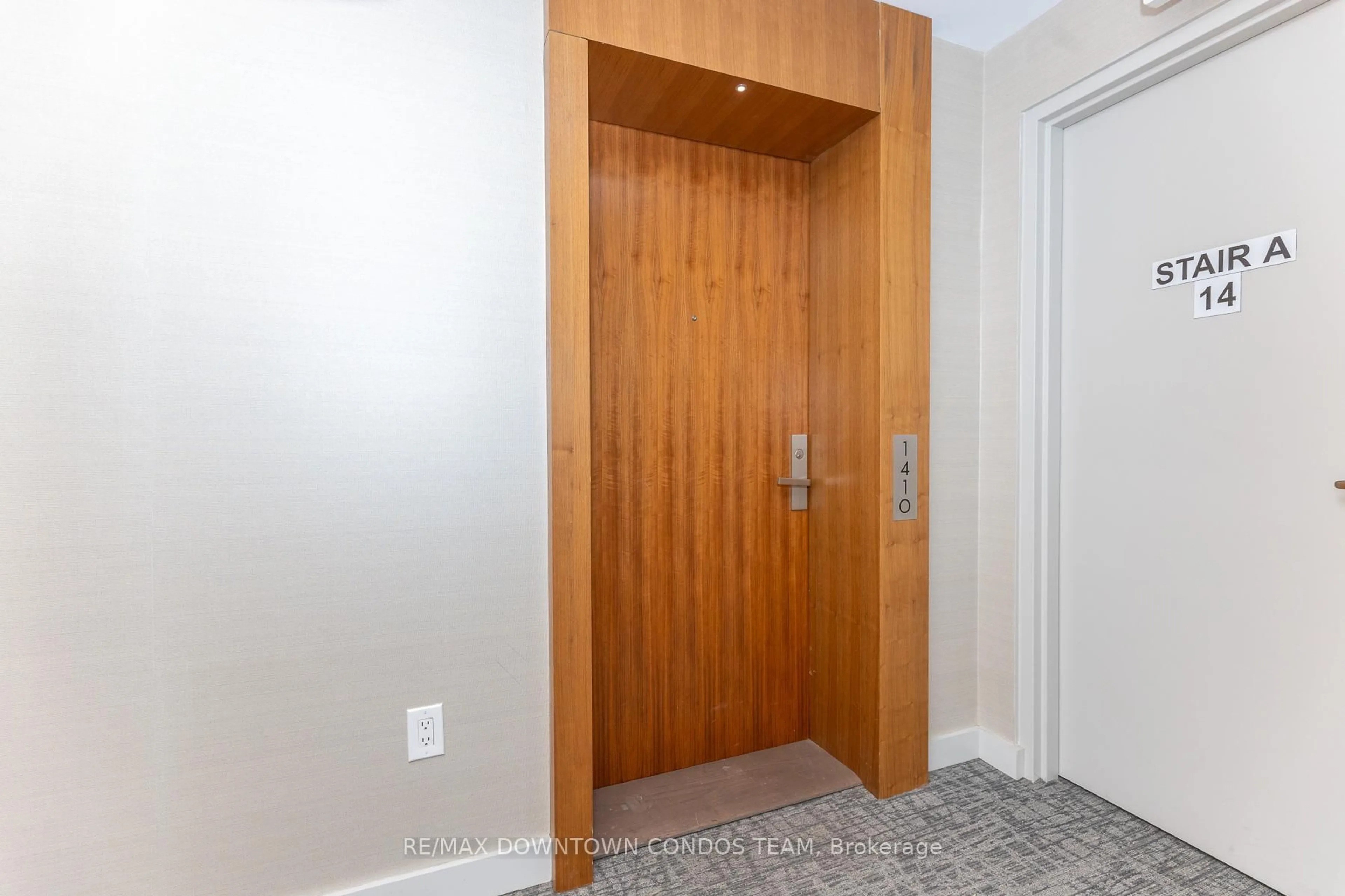 Indoor entryway for 15 Queens Quay #1410, Toronto Ontario M5E 0C5