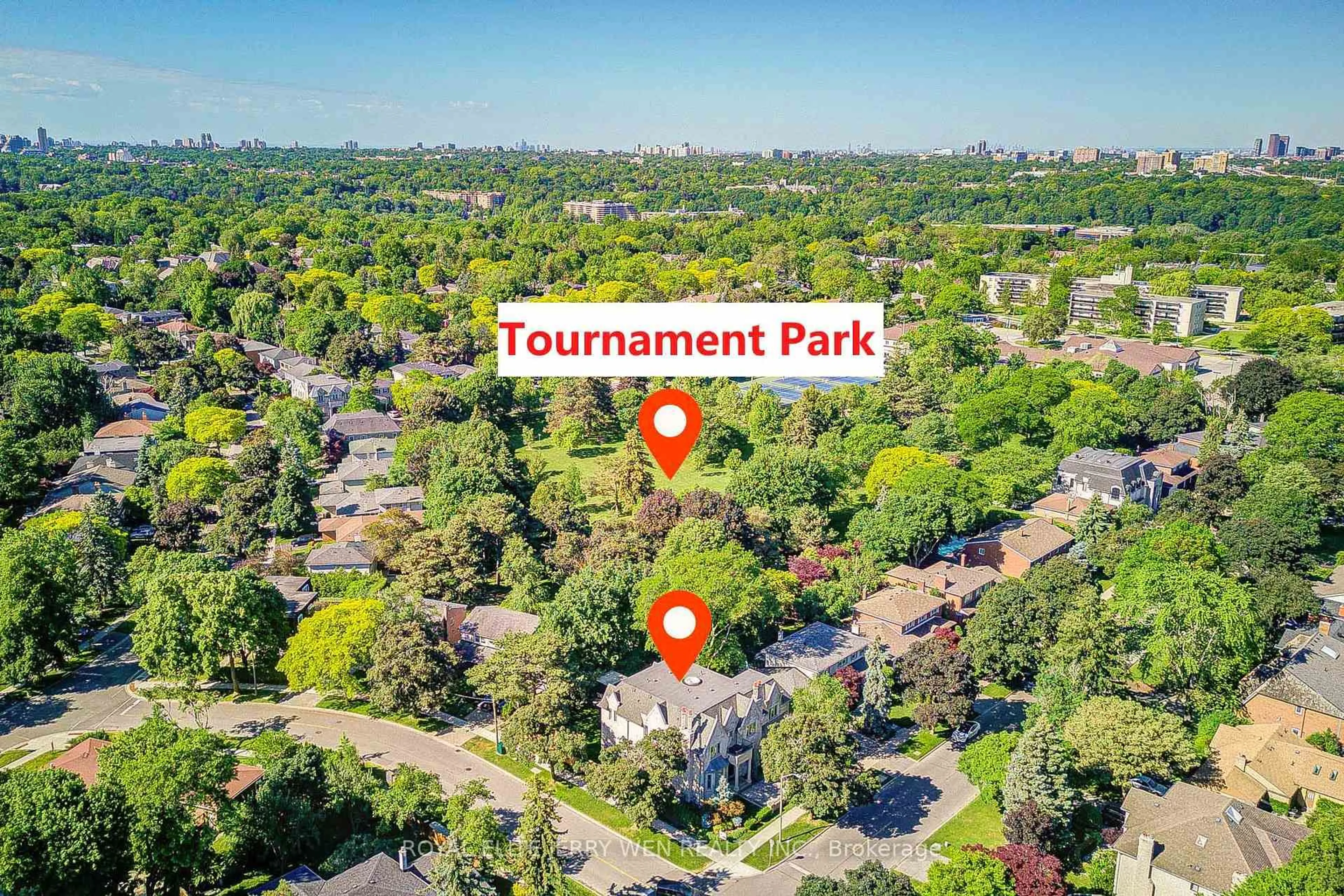 A pic from outside/outdoor area/front of a property/back of a property/a pic from drone, street for 300 Upper Highland Cres, Toronto Ontario M2P 1V5