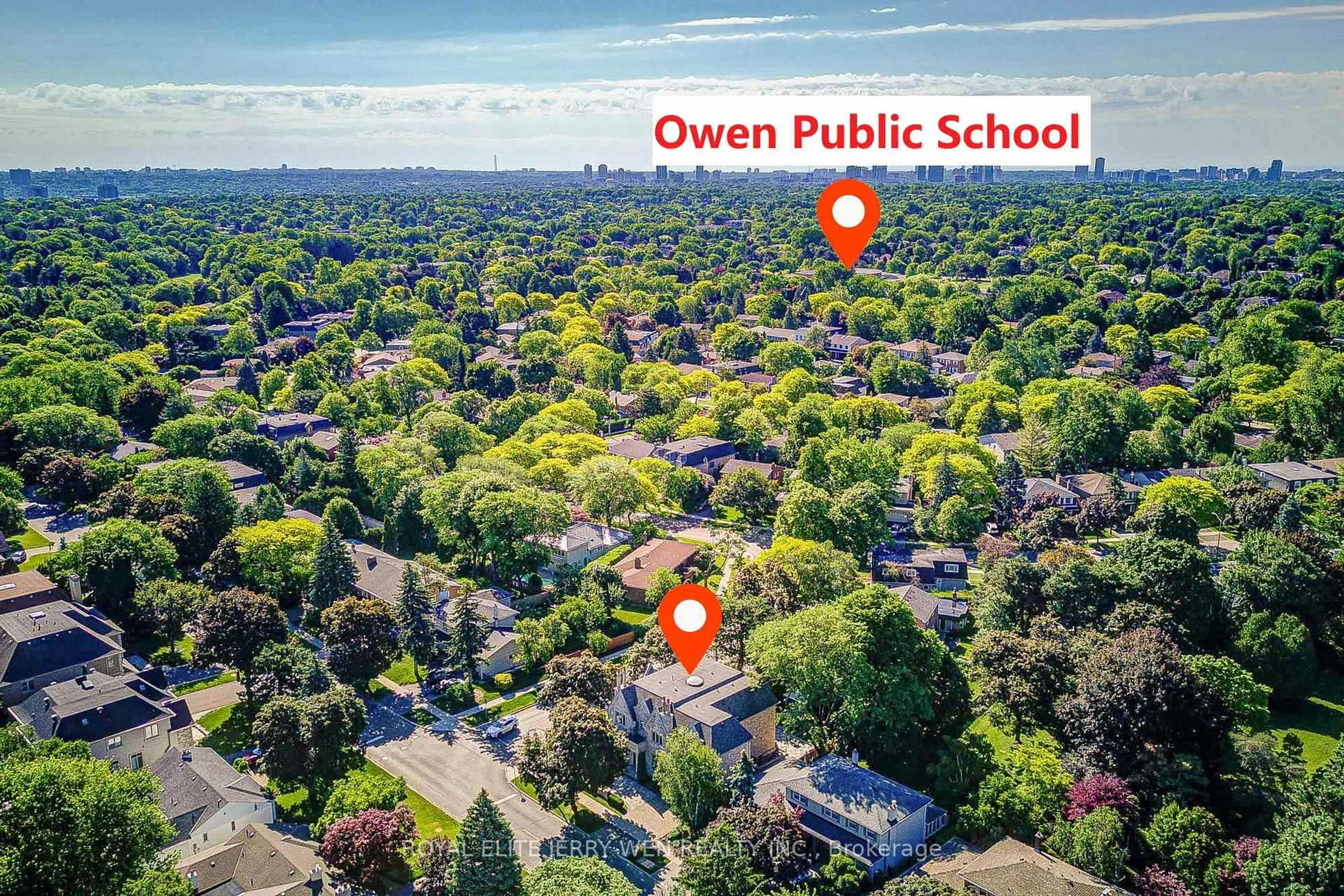 A pic from outside/outdoor area/front of a property/back of a property/a pic from drone, street for 300 Upper Highland Cres, Toronto Ontario M2P 1V5