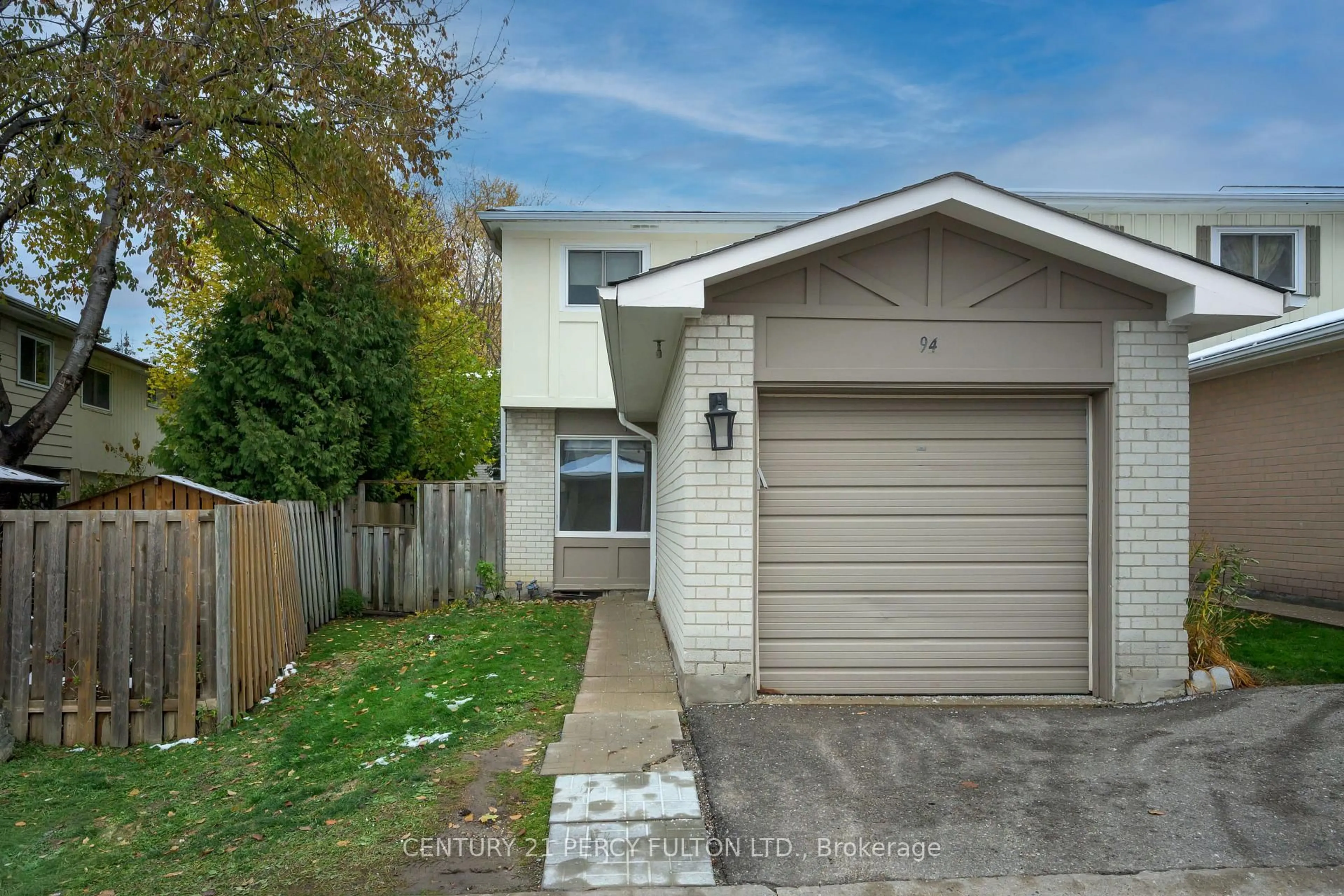 A pic from outside/outdoor area/front of a property/back of a property/a pic from drone, street for 94 Plum Tree Way, Toronto Ontario M2R 3J2