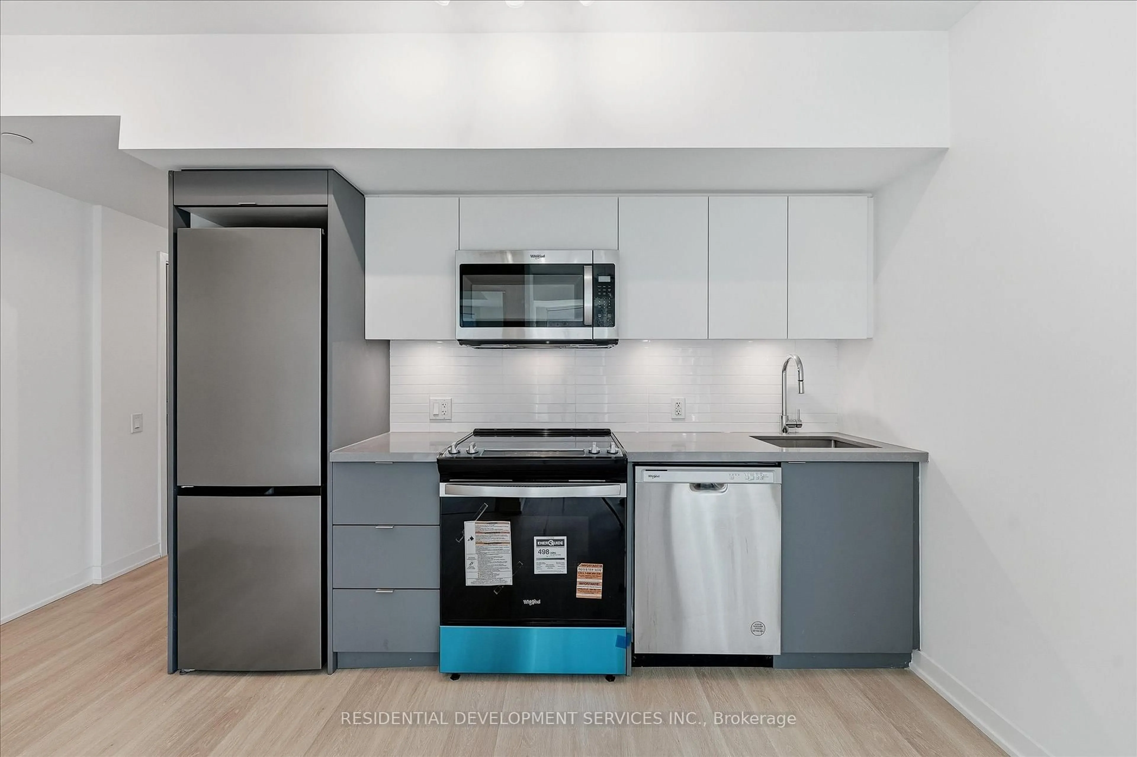 Standard kitchen, unknown for 500 Wilson Ave #404, Toronto Ontario M3H 5Y9