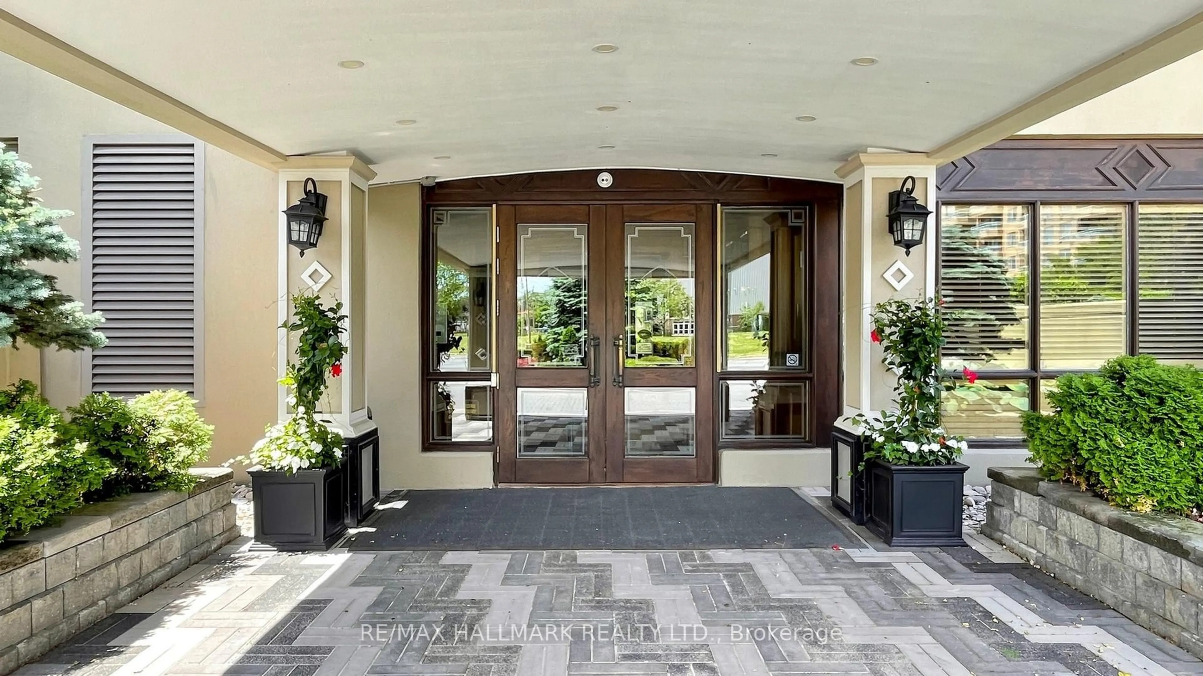 Indoor foyer for 10 Torresdale Ave #209, Toronto Ontario M2R 3V8