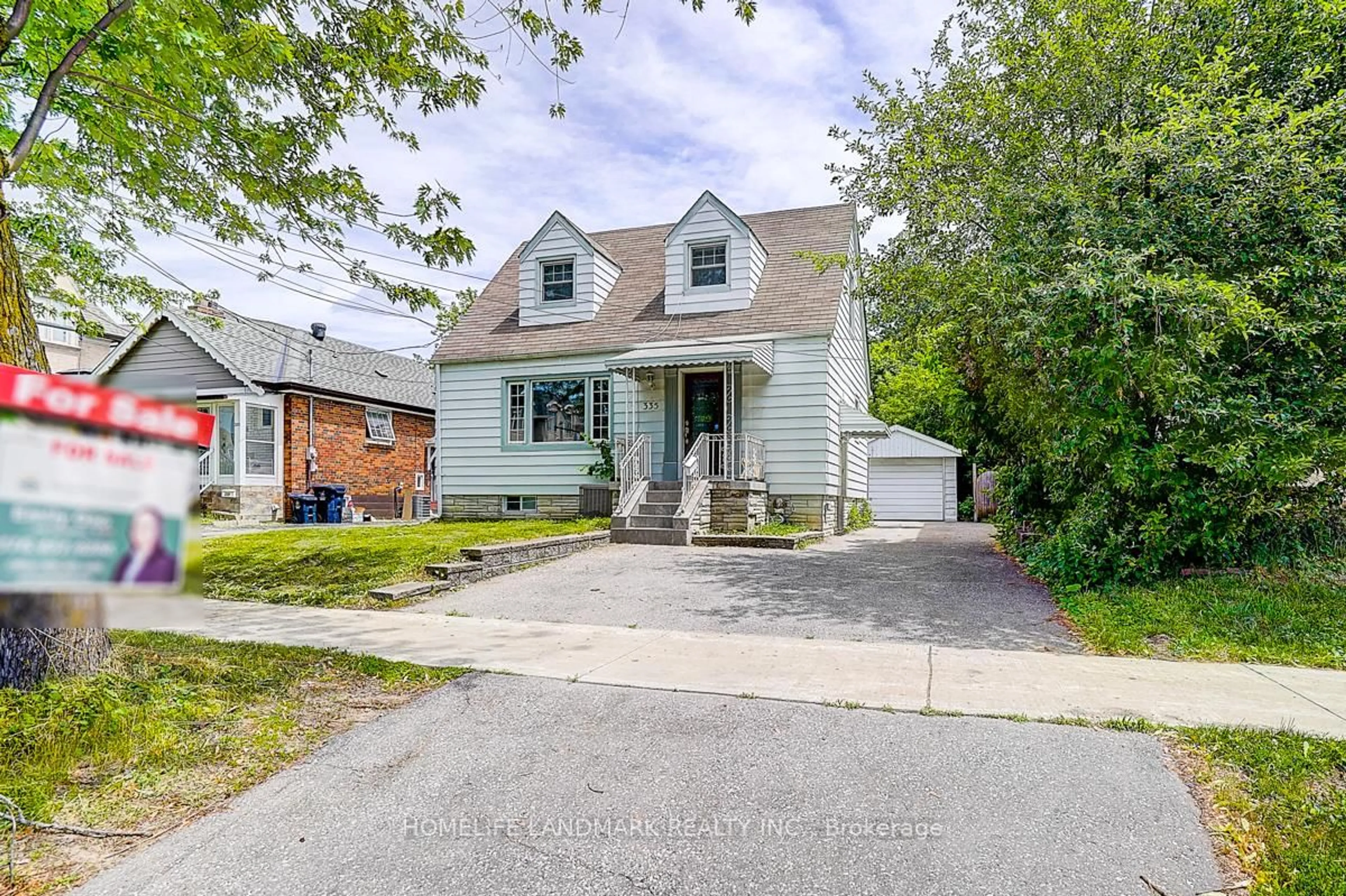 A pic from outside/outdoor area/front of a property/back of a property/a pic from drone, street for 335 Willowdale Ave, Toronto Ontario M2N 5A3