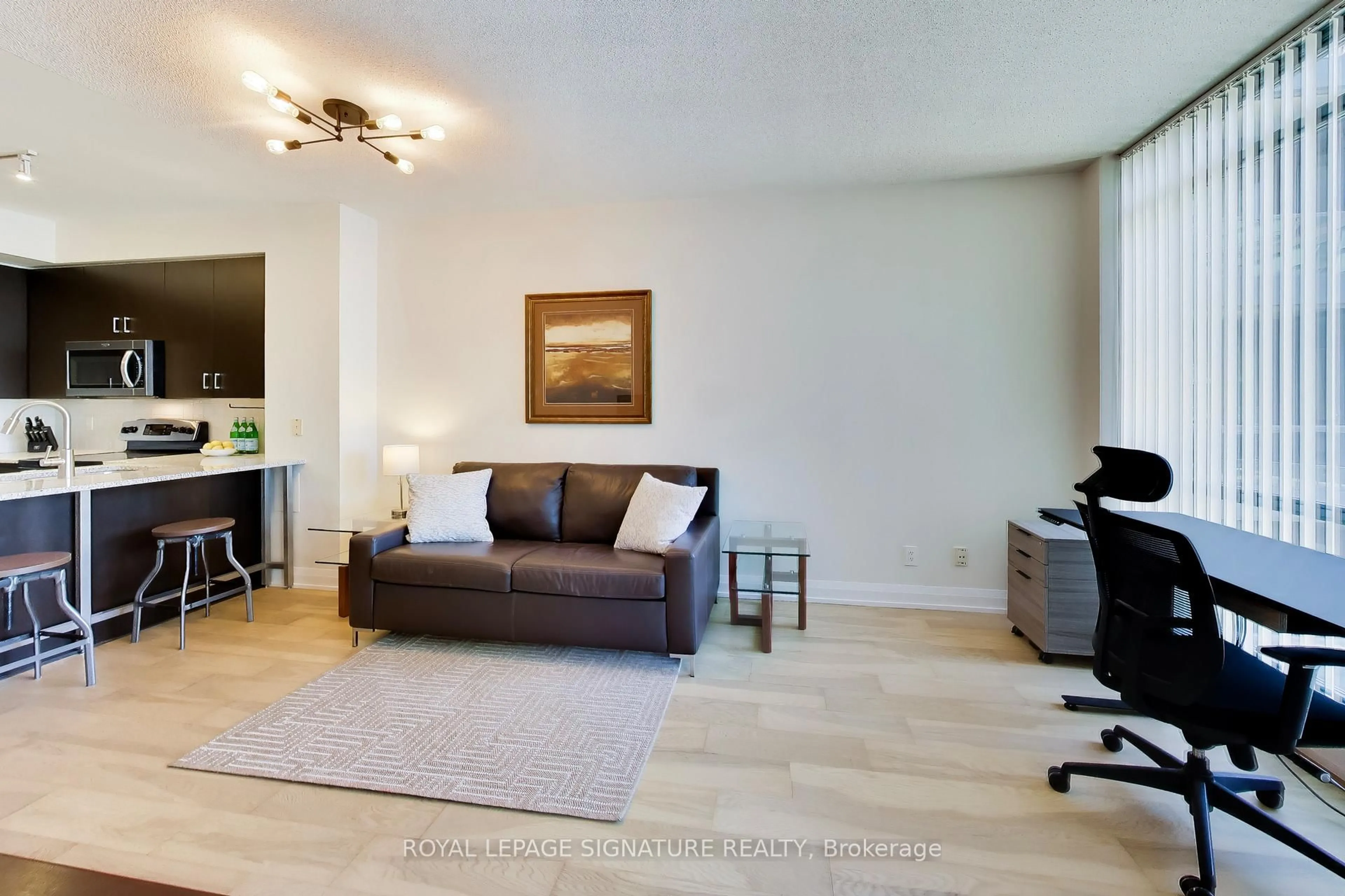 Living room with furniture, unknown for 438 King St #1219, Toronto Ontario M5V 3T9