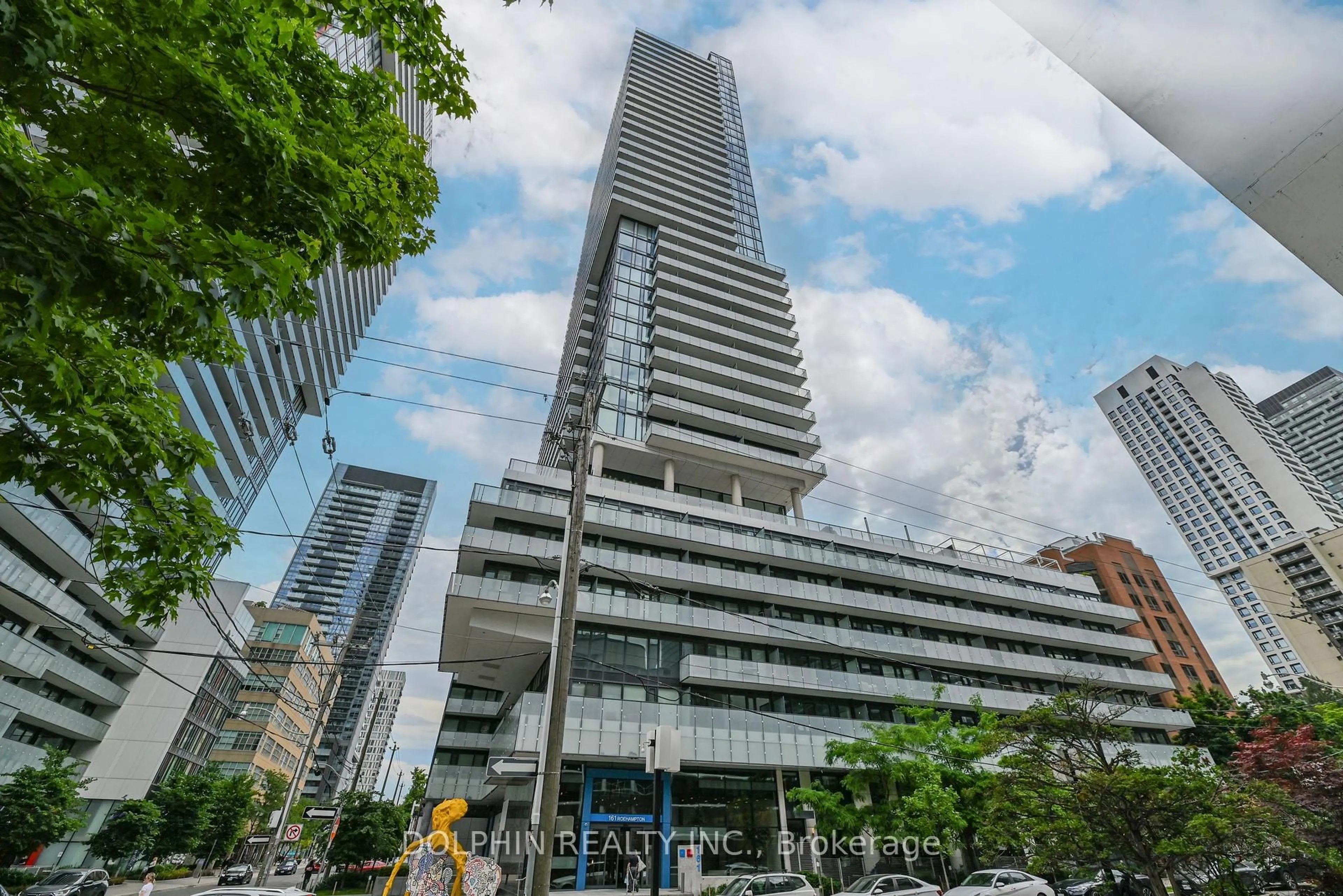 Indoor foyer for 161 Roehampton Ave #1007, Toronto Ontario M4P 1P9
