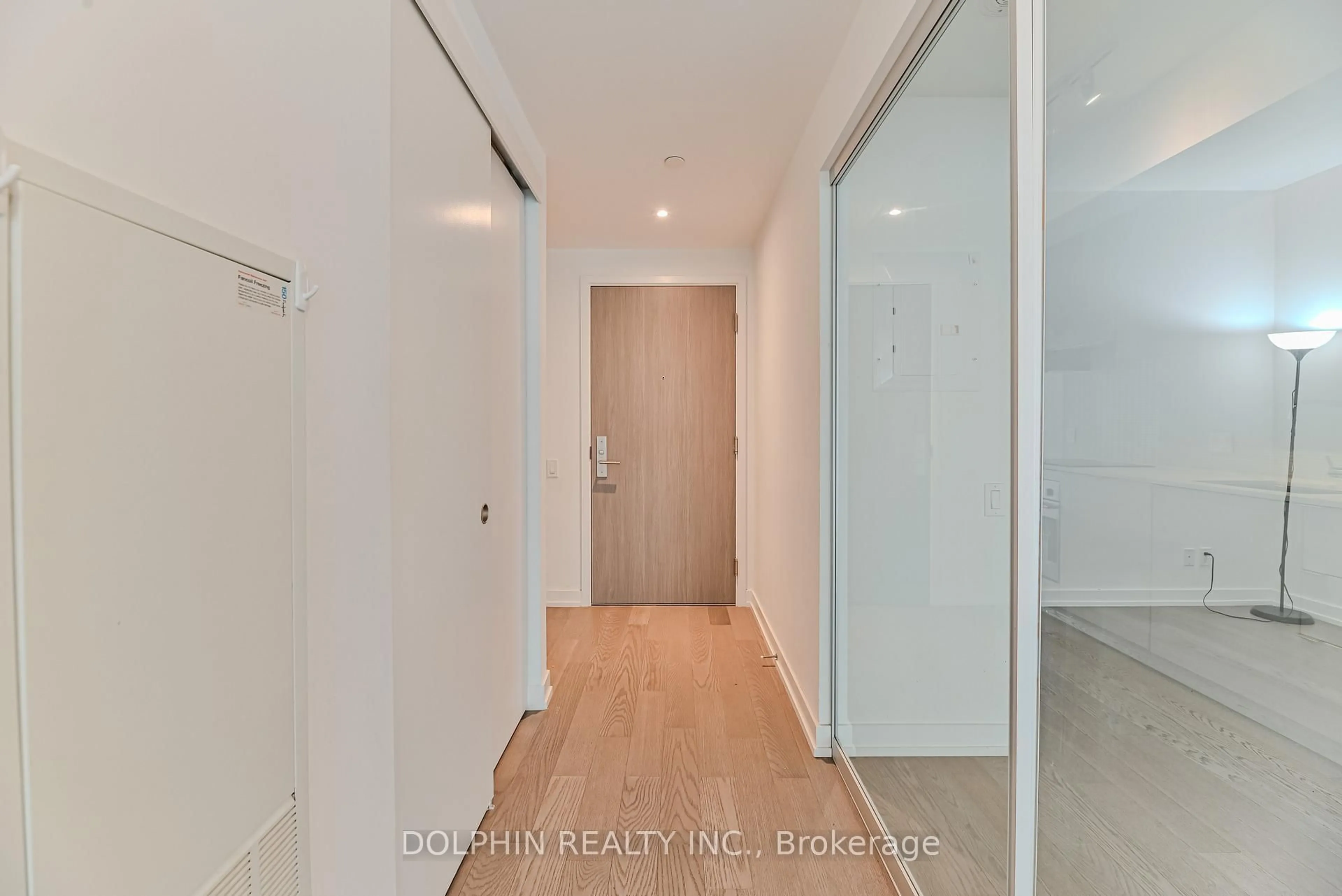 Indoor entryway for 161 Roehampton Ave #1007, Toronto Ontario M4P 1P9