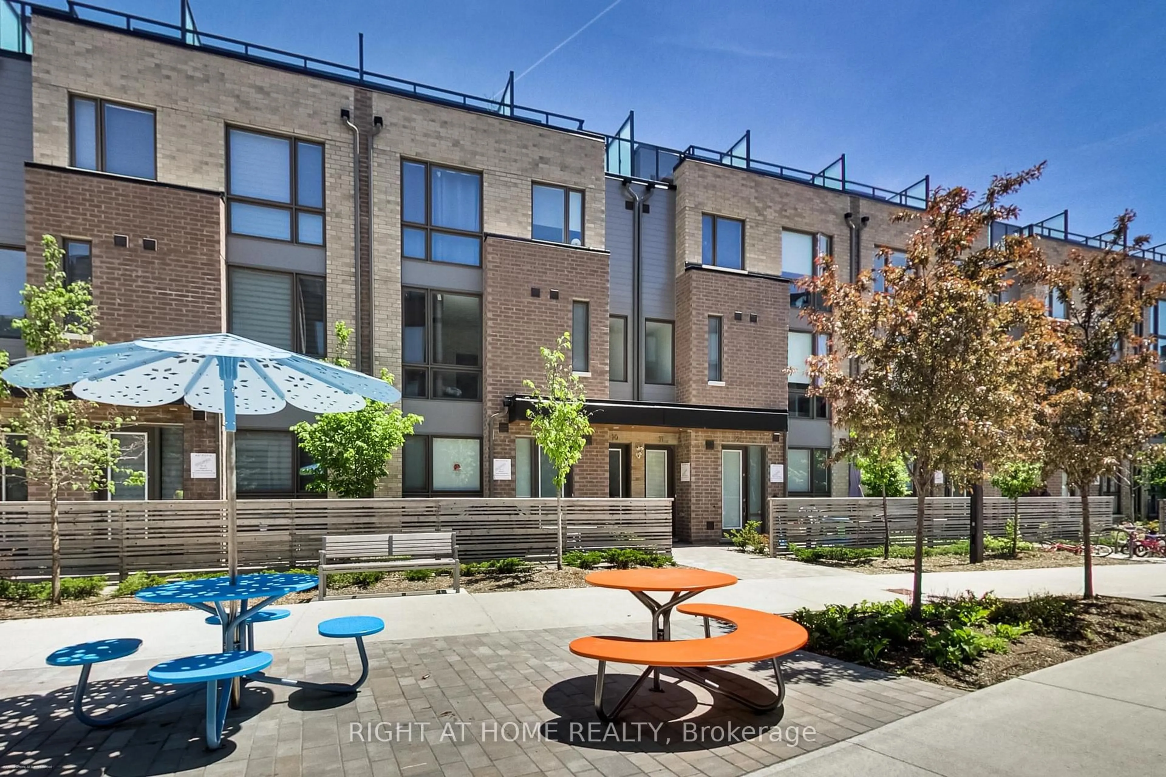 Patio, street for 88 Turtle Island Rd #10, Toronto Ontario M6A 0E4