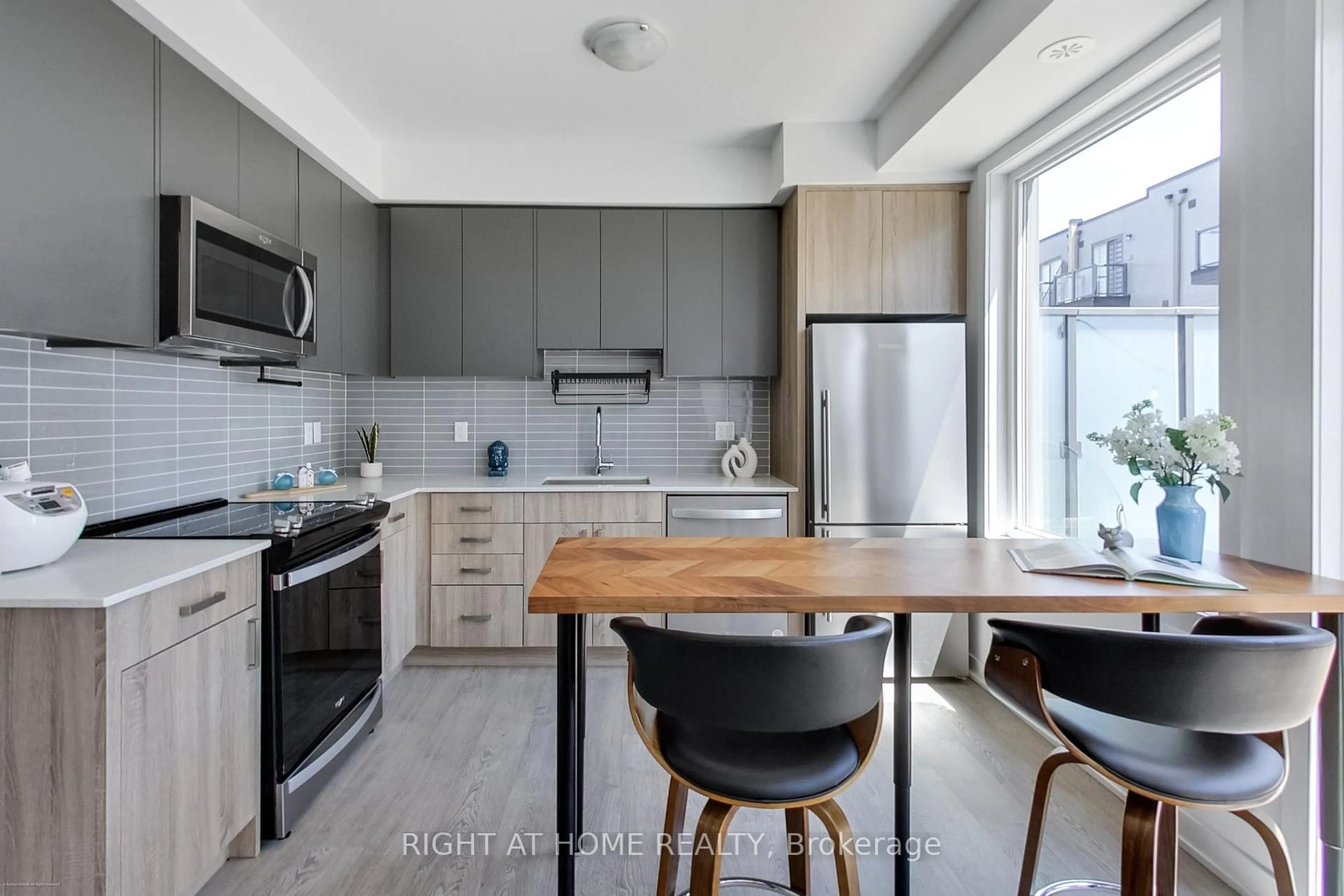 Open concept kitchen, ceramic/tile floor for 88 Turtle Island Rd #10, Toronto Ontario M6A 0E4