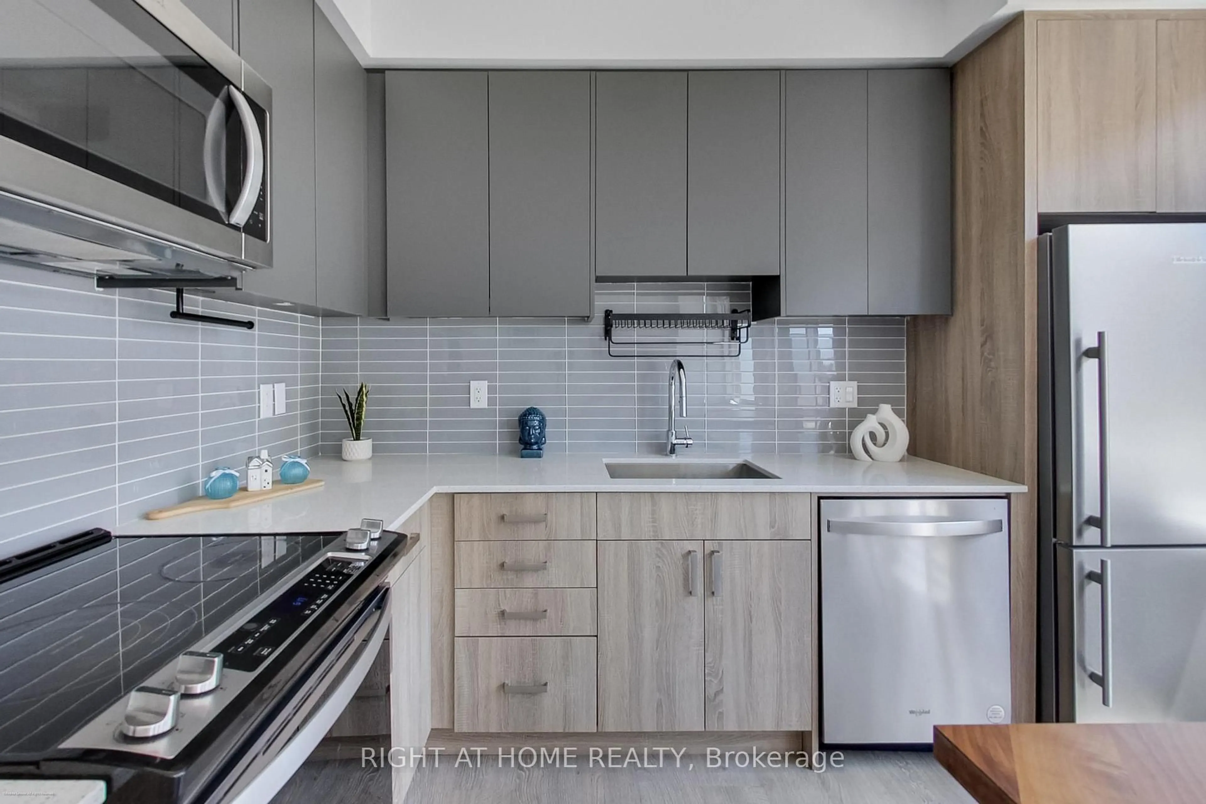 Standard kitchen, unknown for 88 Turtle Island Rd #10, Toronto Ontario M6A 0E4