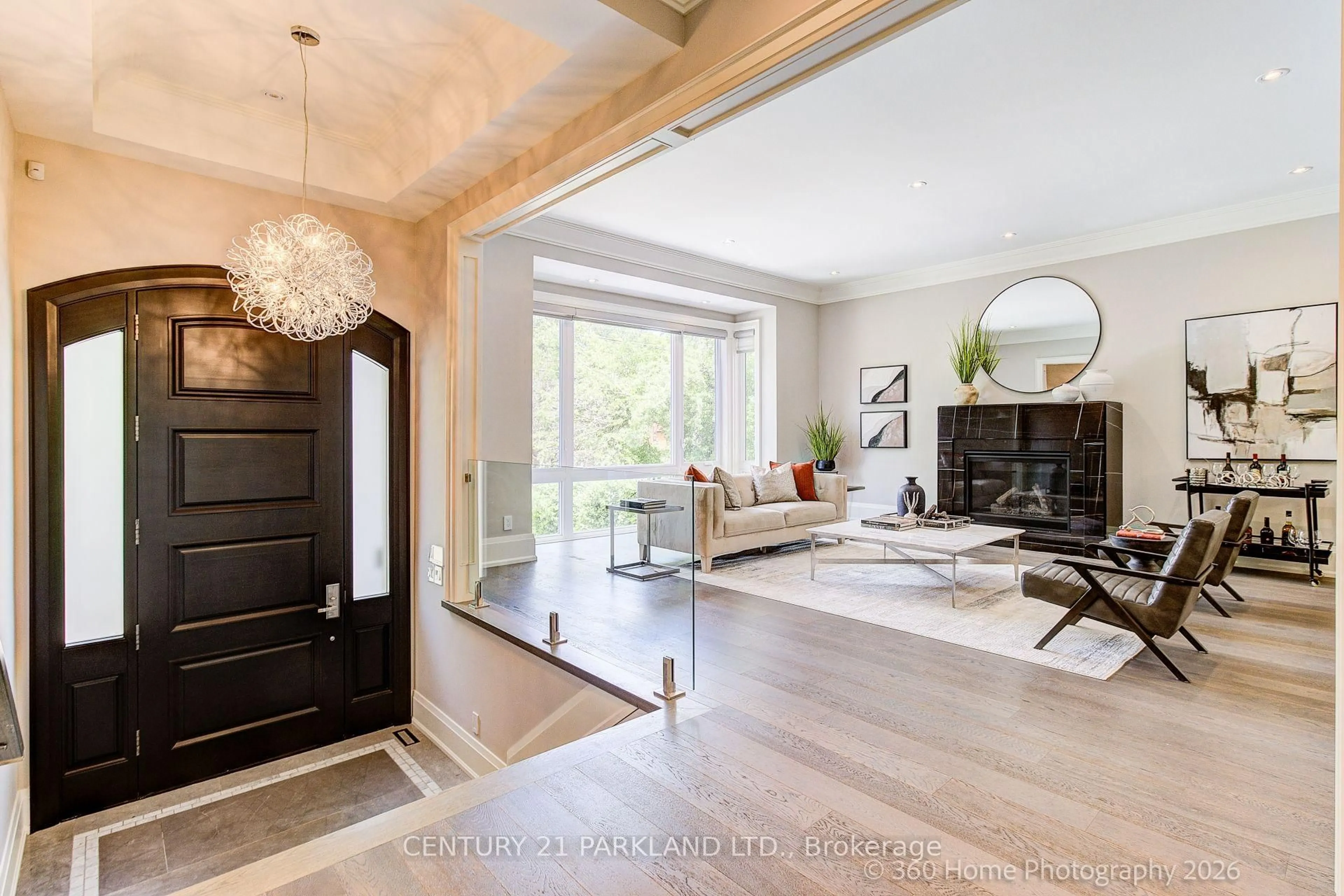 Indoor entryway for 141 Churchill Ave, Toronto Ontario M2N 1Z3