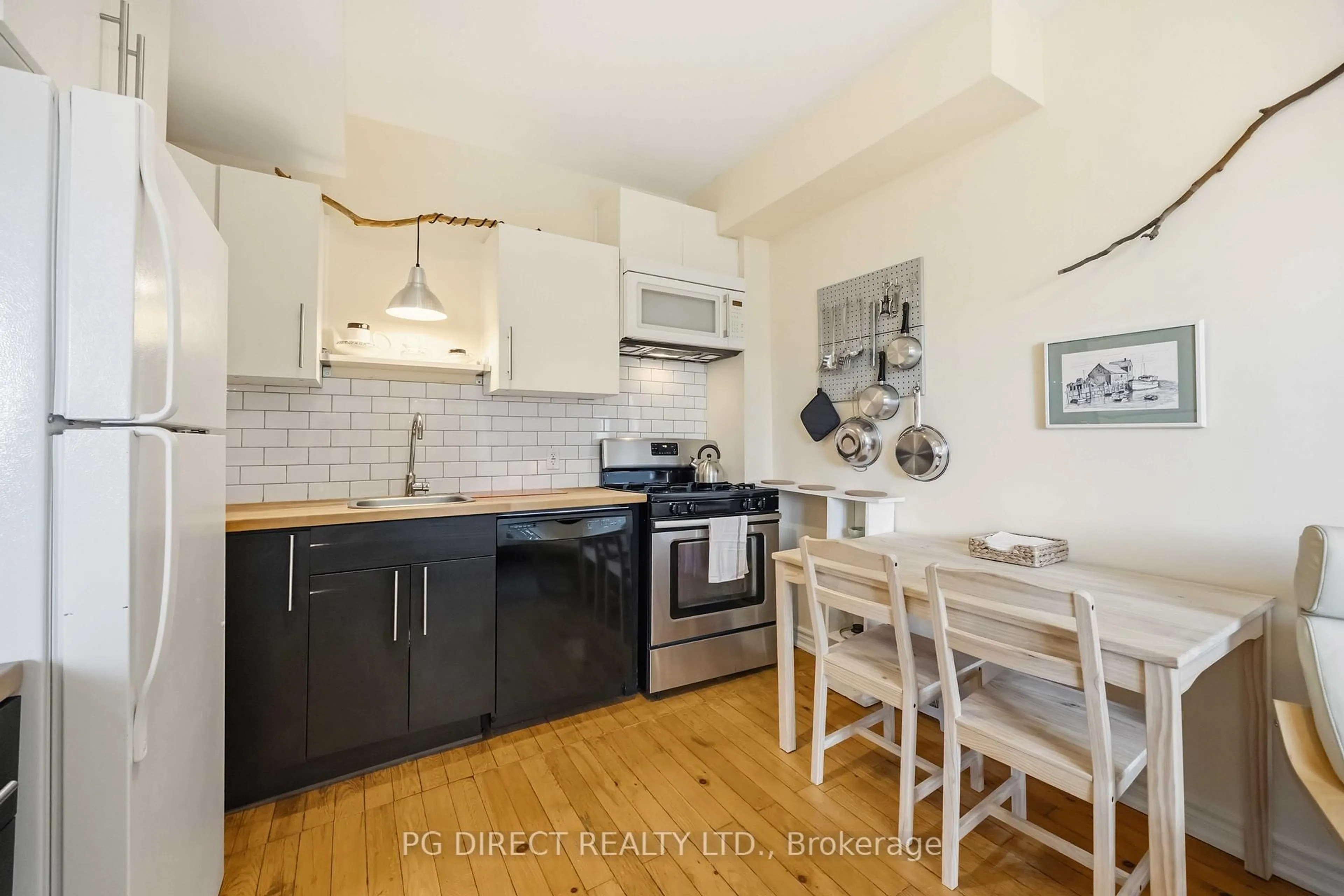 Standard kitchen, unknown for 486 Montrose Ave, Toronto Ontario M6G 3H1