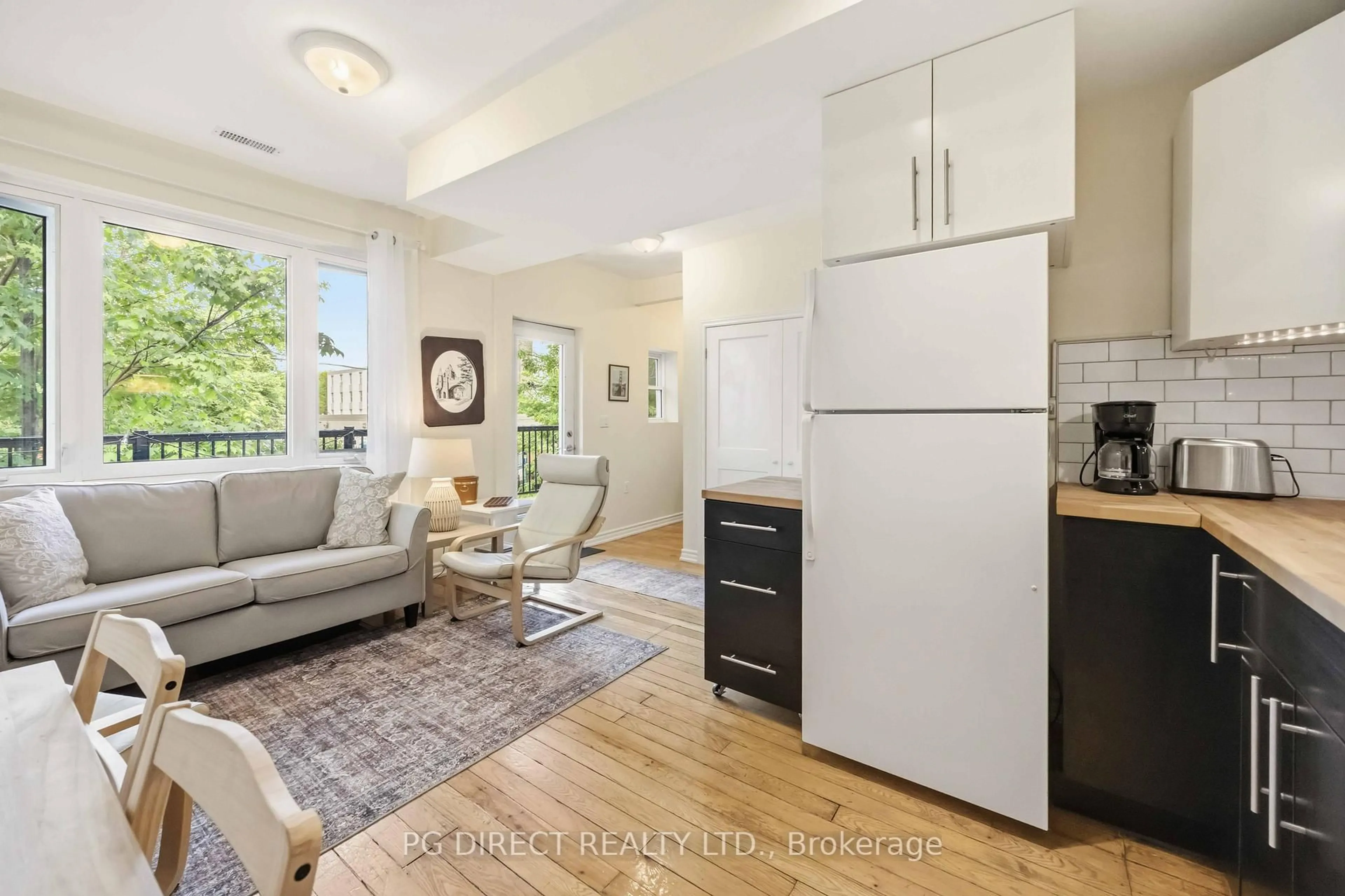Open concept kitchen, unknown for 486 Montrose Ave, Toronto Ontario M6G 3H1