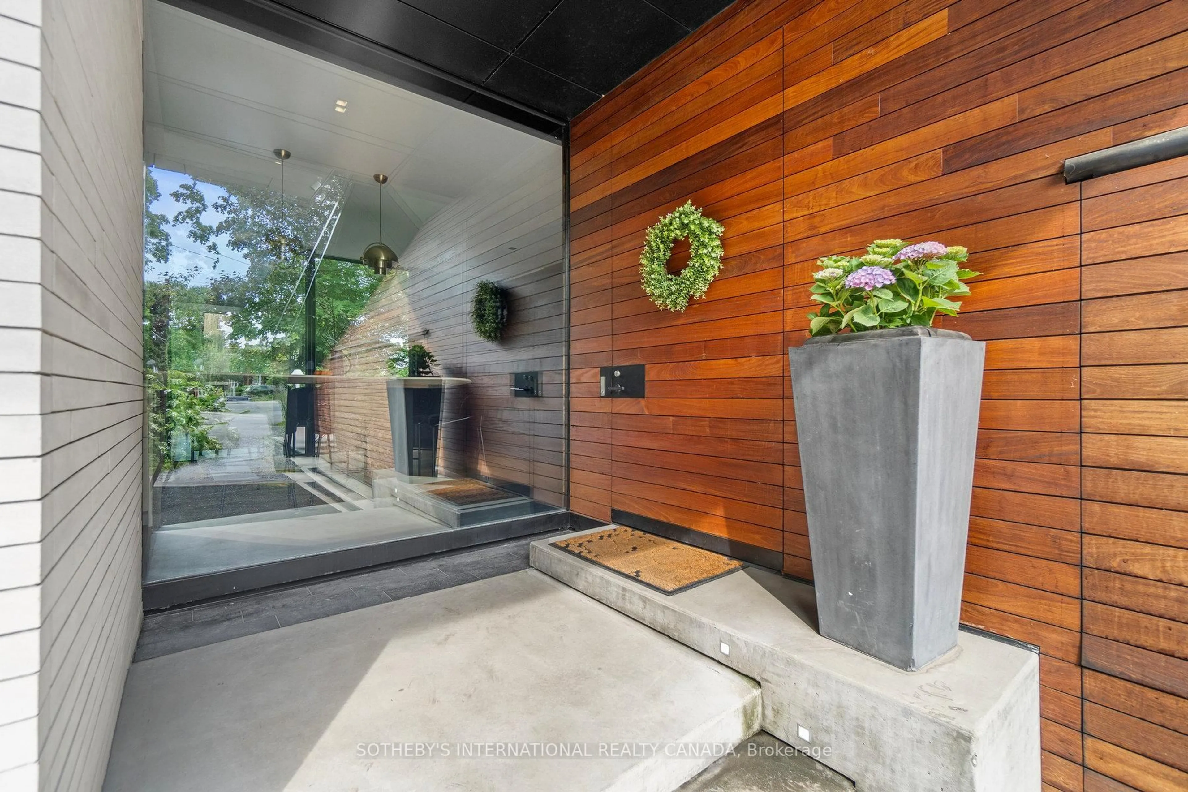 Indoor foyer for 95 Riverview Dr, Toronto Ontario M4N 3C6