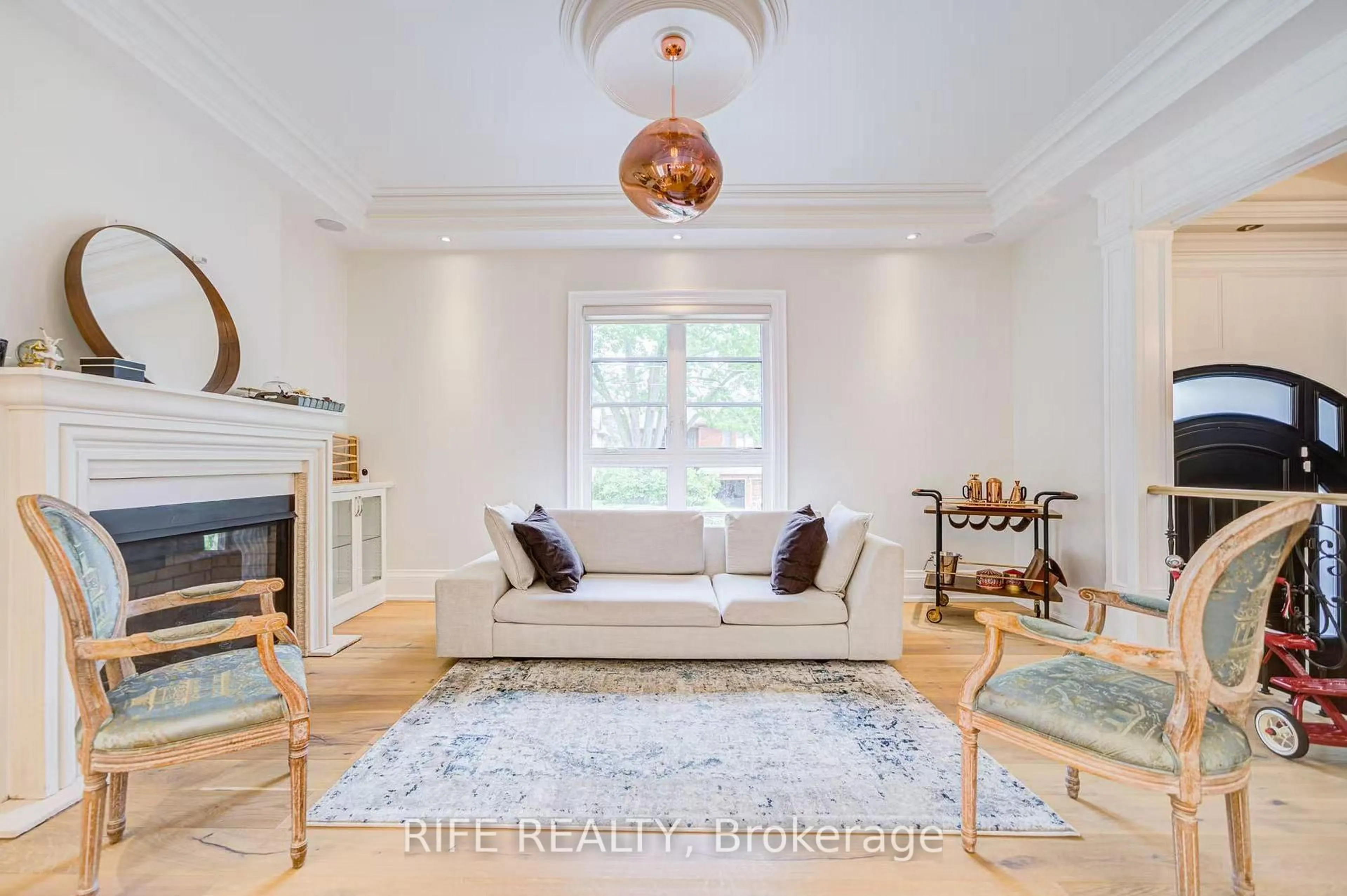Living room with furniture, unknown for 103 Burndale Ave, Toronto Ontario M2N 1S8