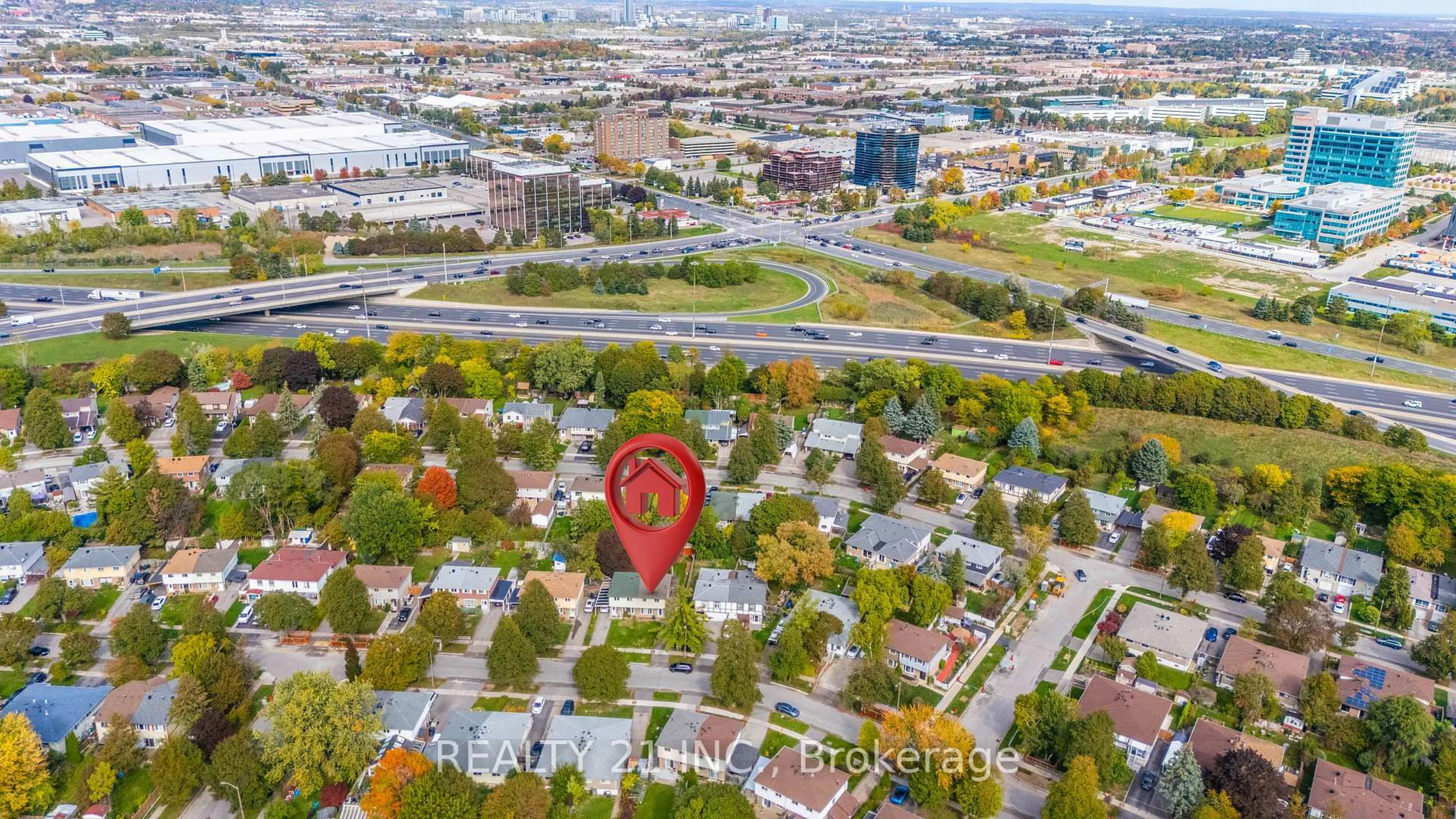 A pic from outside/outdoor area/front of a property/back of a property/a pic from drone, city buildings view from balcony for 316 Hollyberry Tr, Toronto Ontario M2H 2P4