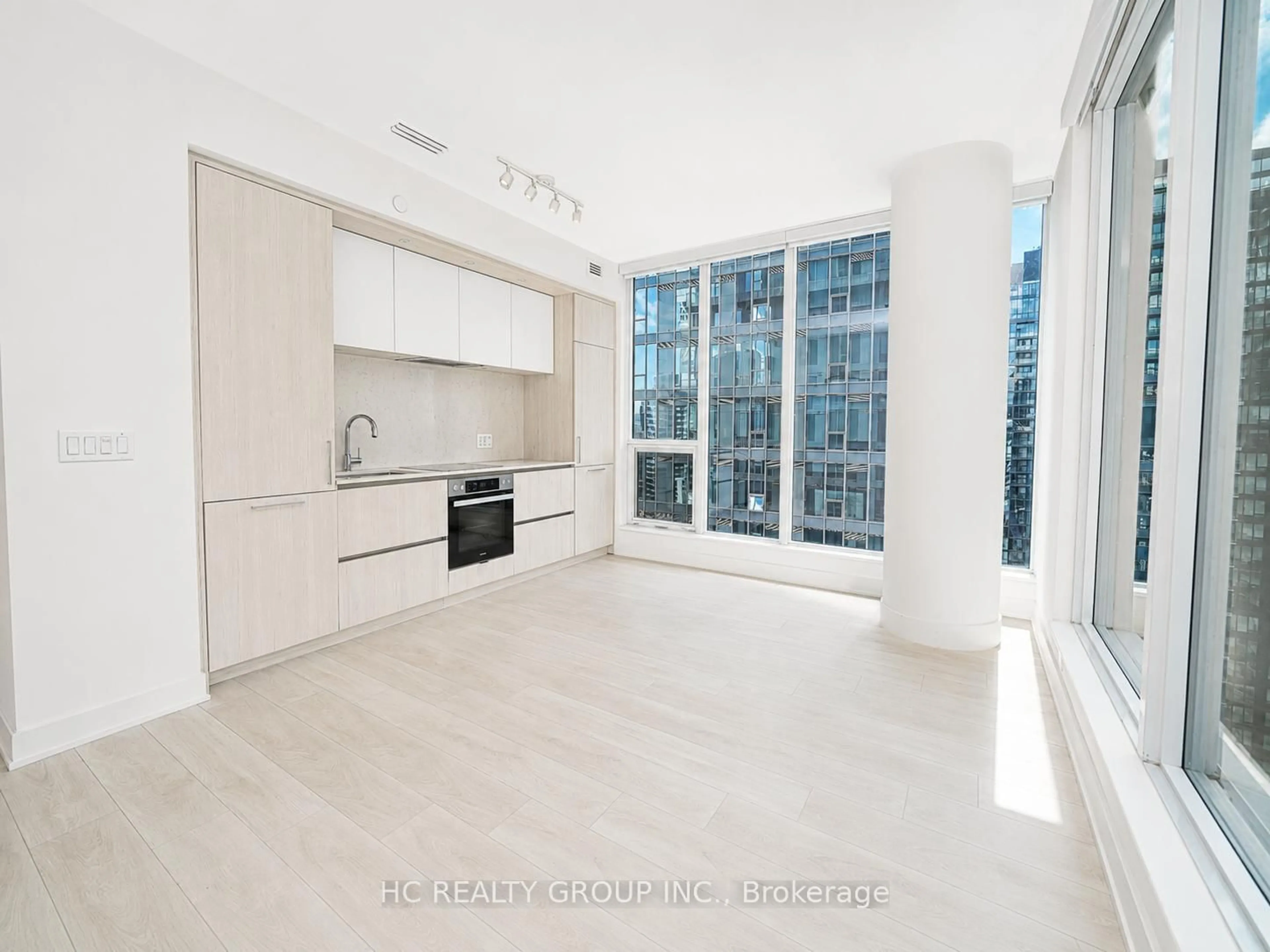 Standard kitchen, unknown for 15 Mercer St #3204, Toronto Ontario M5V 1H2
