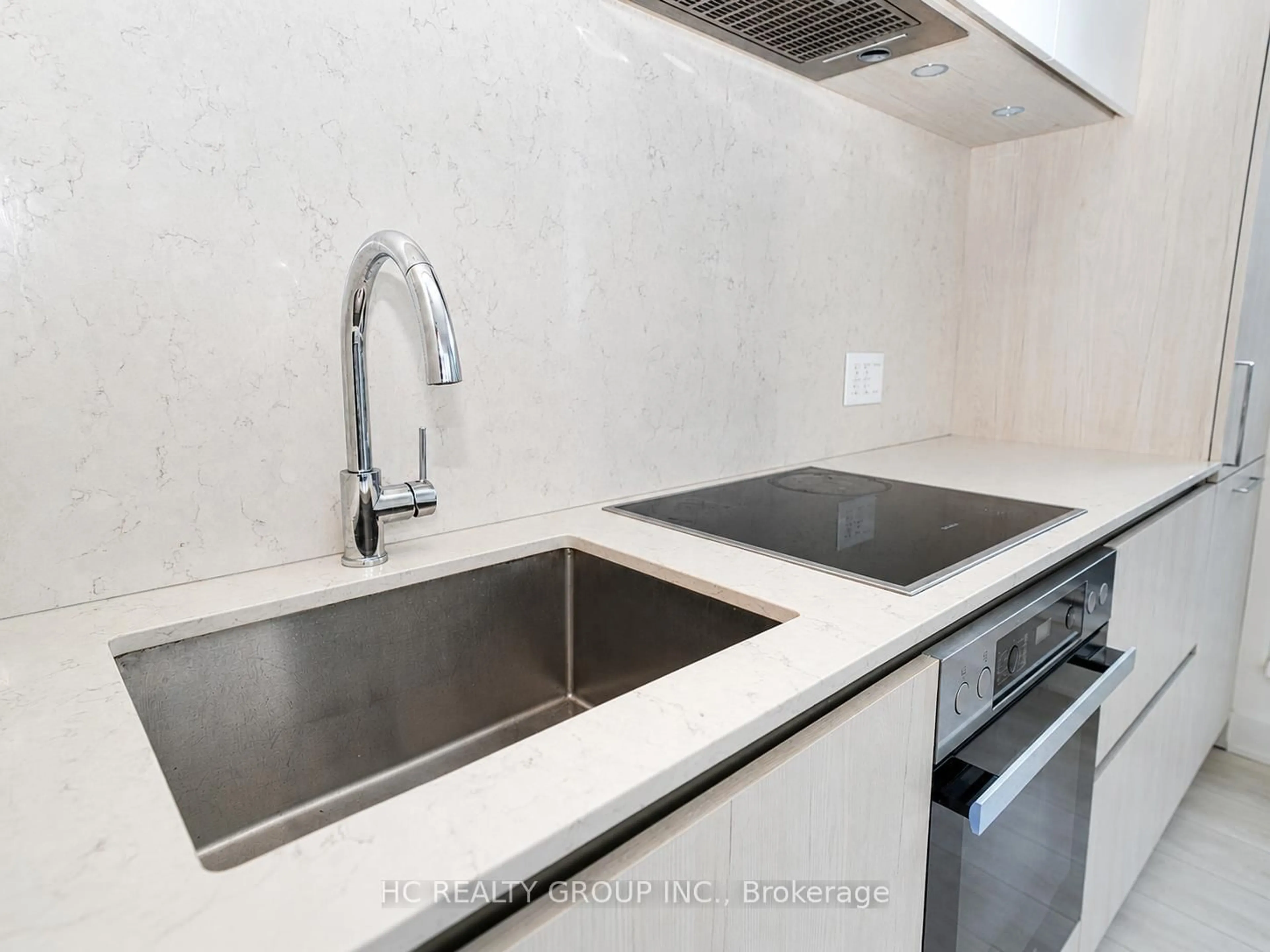 Standard kitchen, unknown for 15 Mercer St #3204, Toronto Ontario M5V 1H2