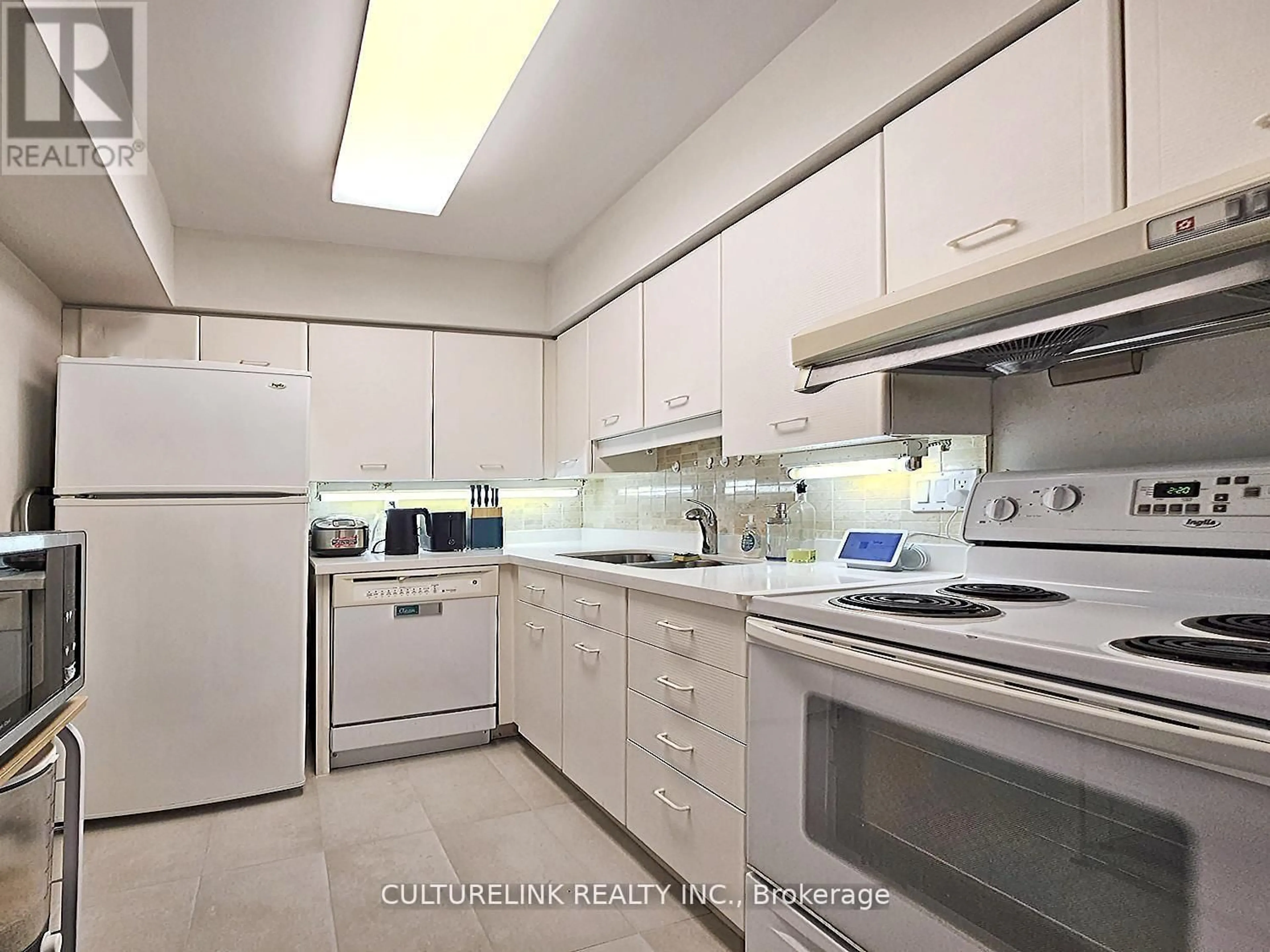 Standard kitchen, ceramic/tile floor for 30 Greenfield Ave #2215, Toronto Ontario M2N 6N3