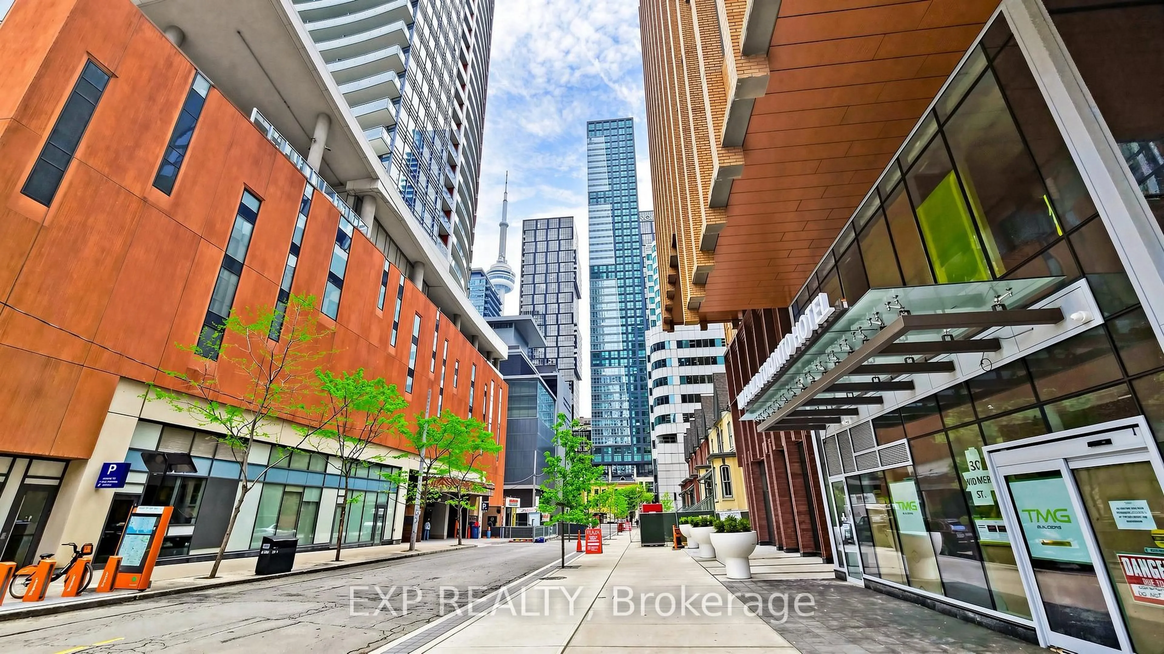 Unknown for 327 king St #601, Toronto Ontario M5V 0W7