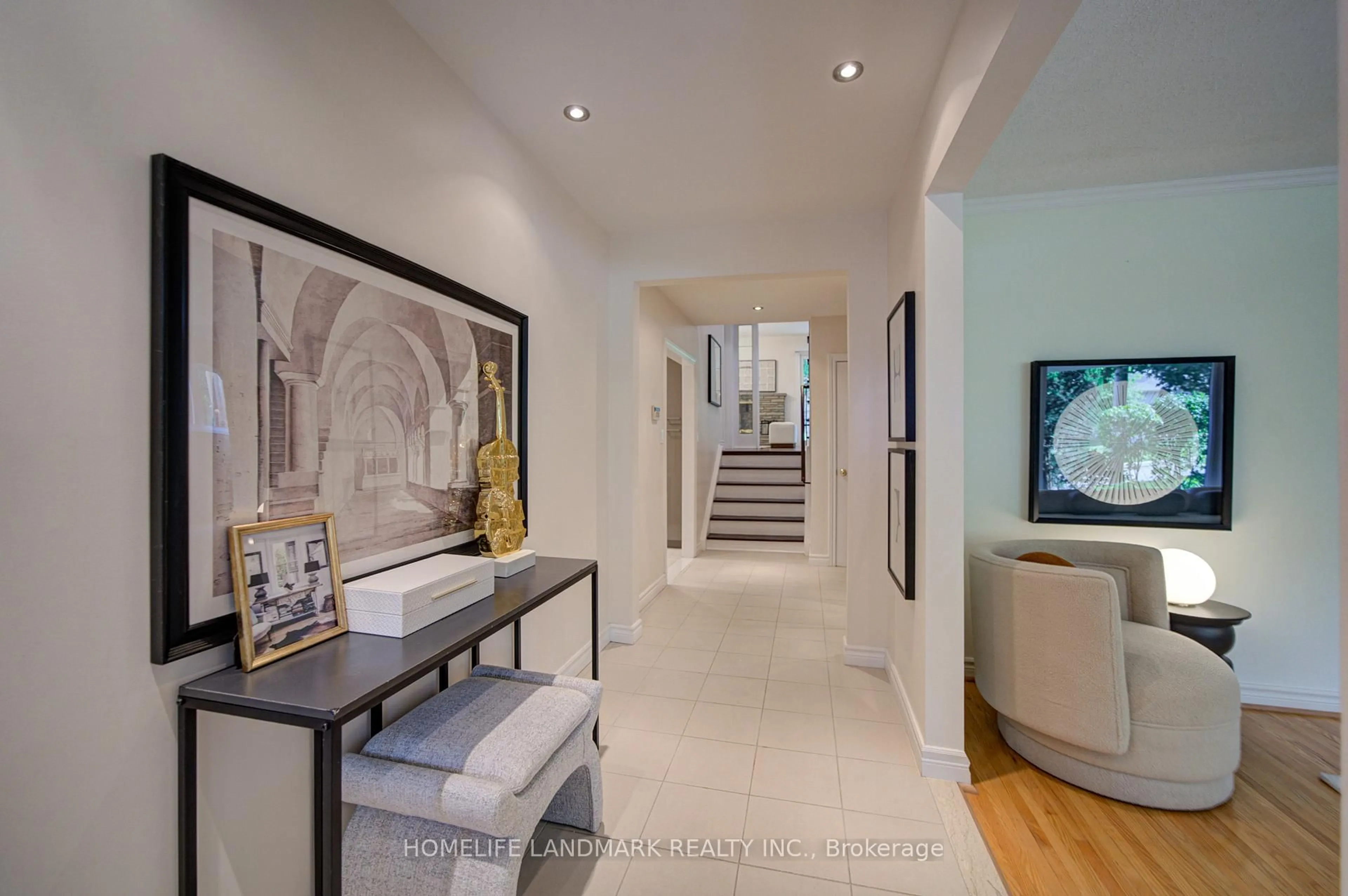 Indoor foyer for 21 Colonnade Rd, Toronto Ontario M2K 2L6