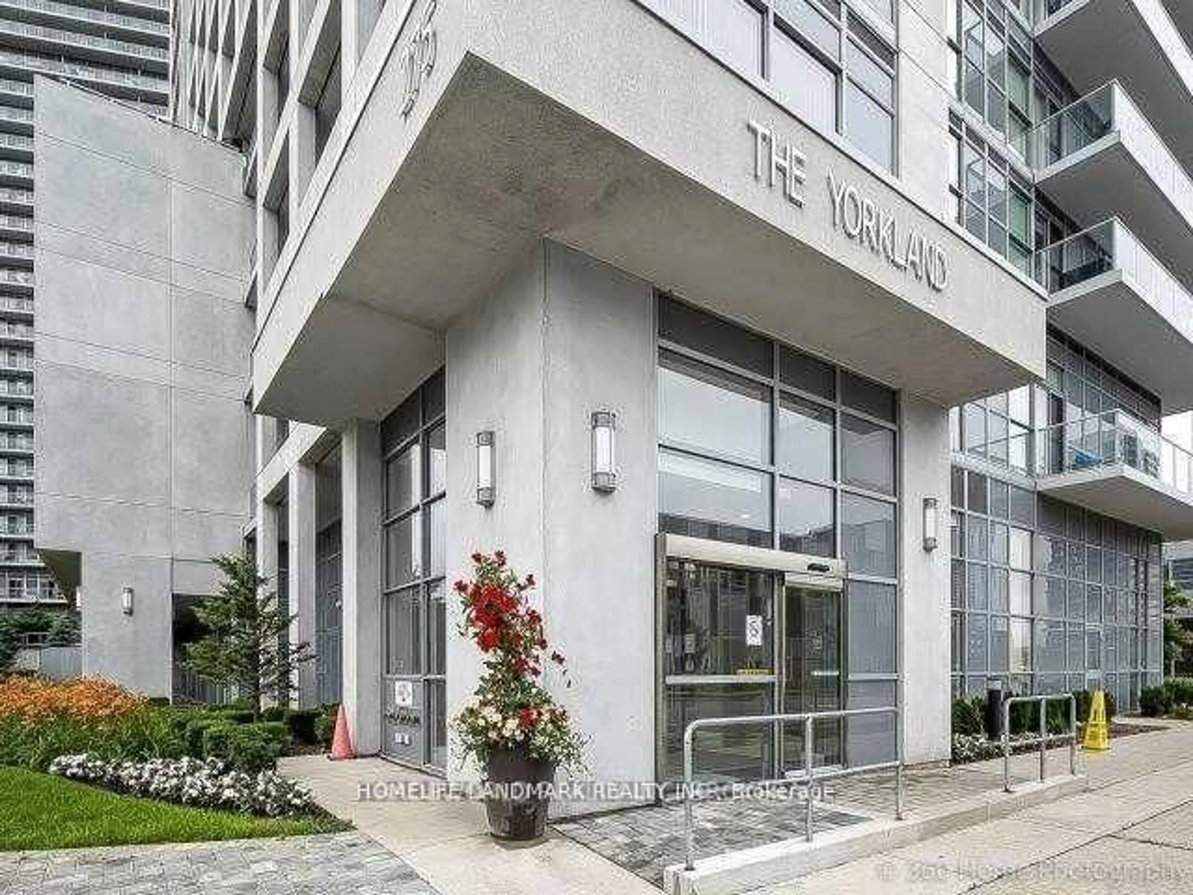 Indoor foyer for 275 Yorkland Rd ## 1511, Toronto Ontario M2J 0B4