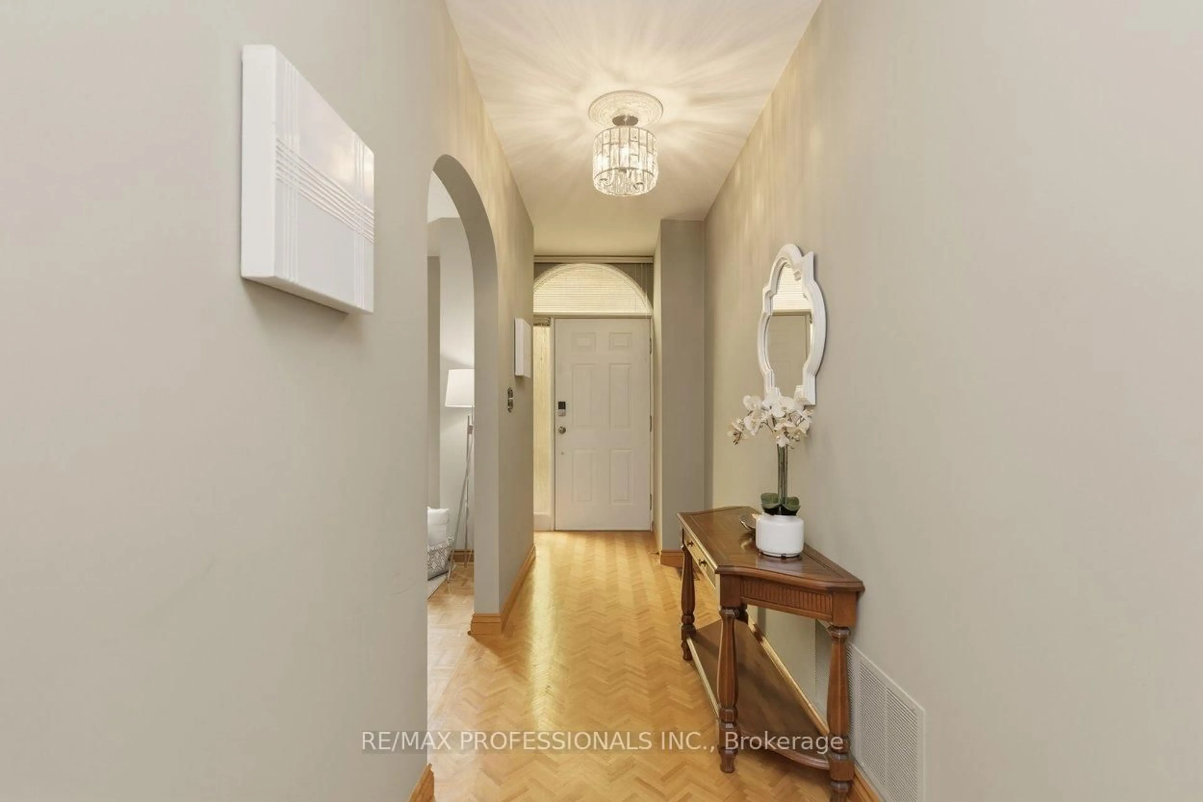 Indoor entryway for 107 Borden St, Toronto Ontario M5S 2N2
