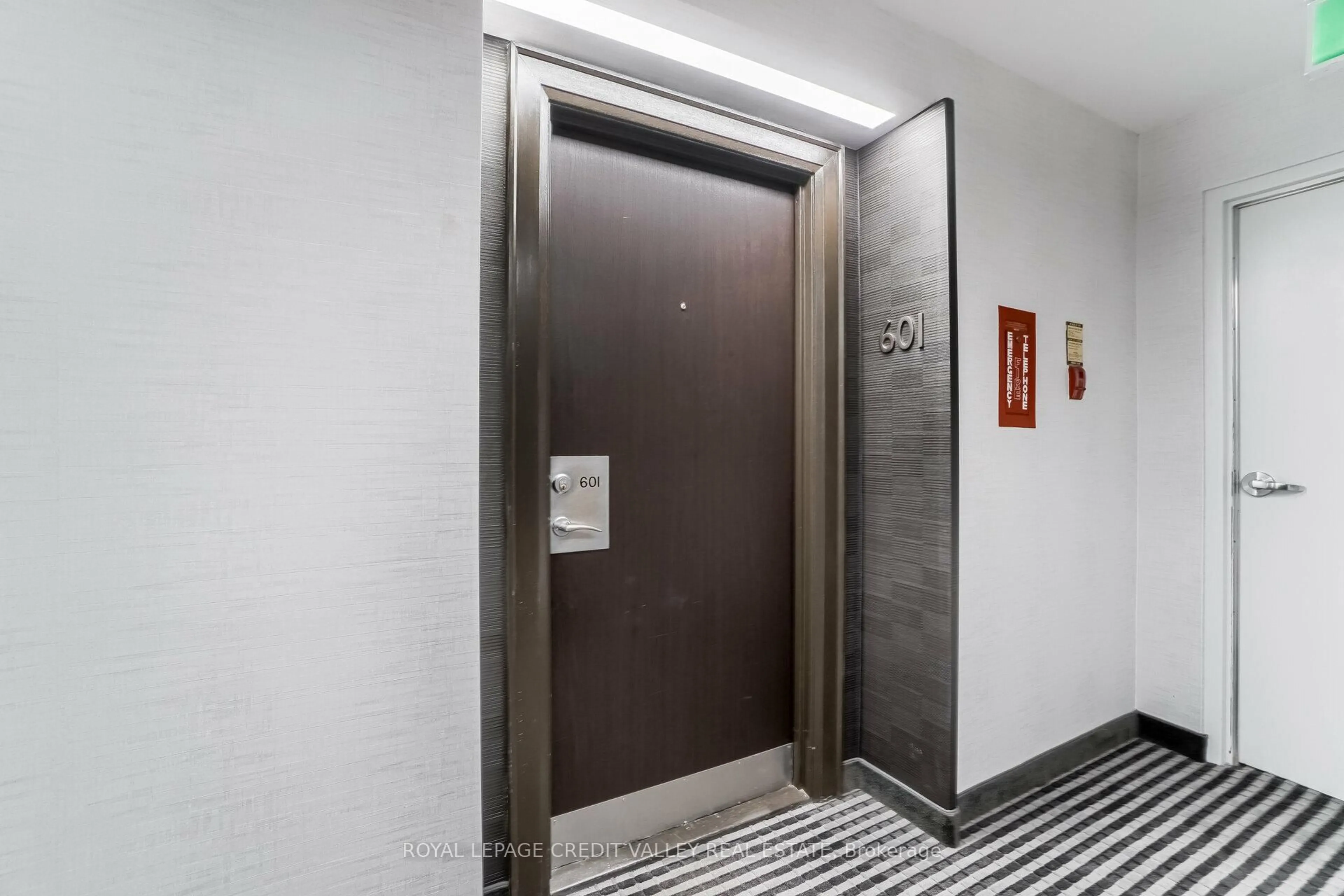 Indoor foyer for 360 Bloor St #601, Toronto Ontario M4W 3M3