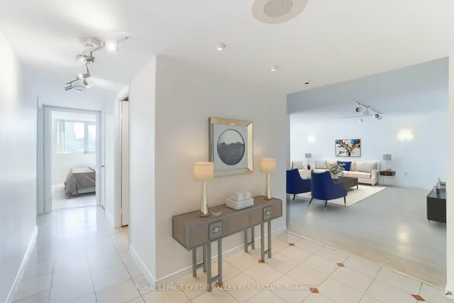 360 Bloor St #601, Toronto 4