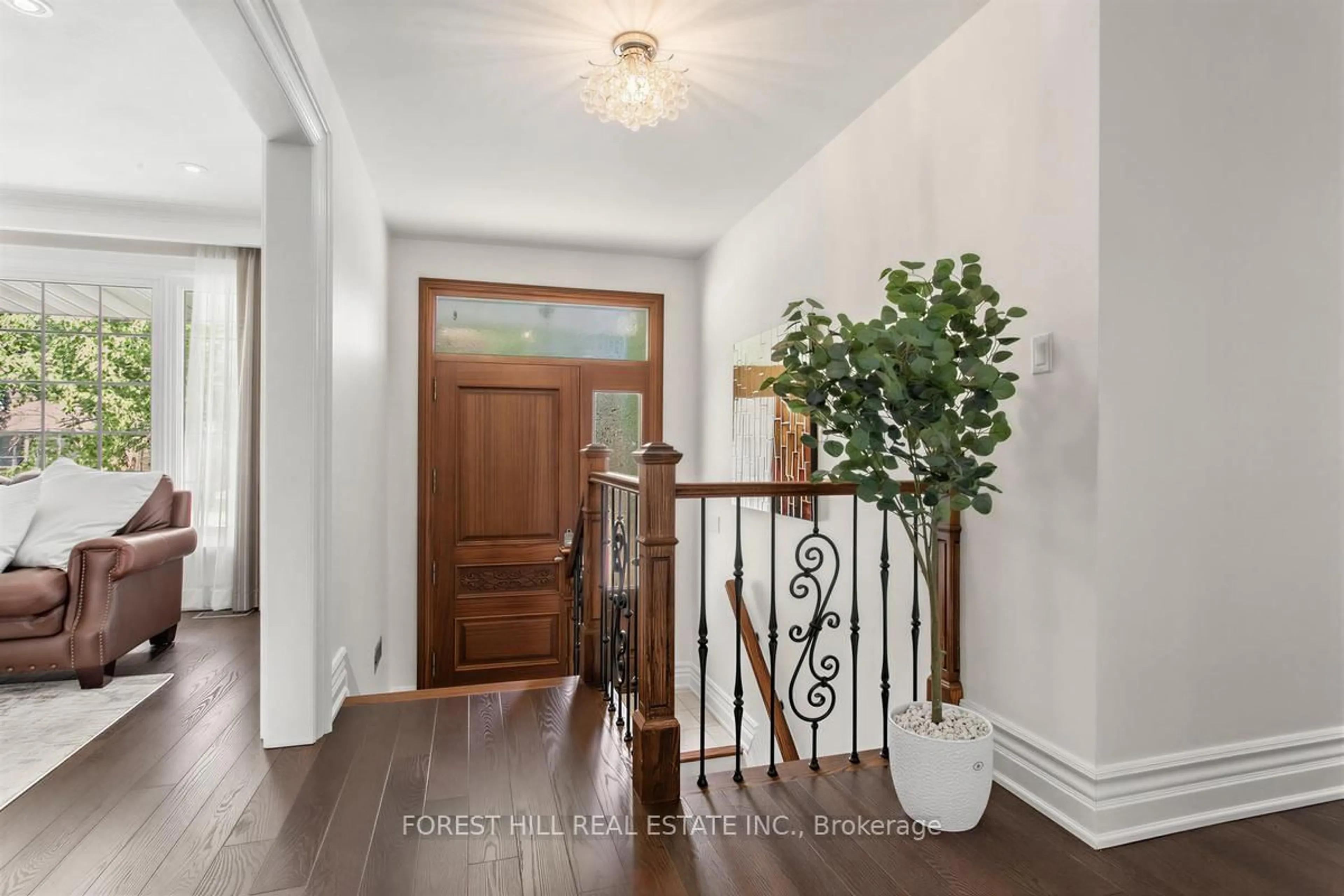 Indoor entryway for 46 Viamede Cres, Toronto Ontario M2K 2A8
