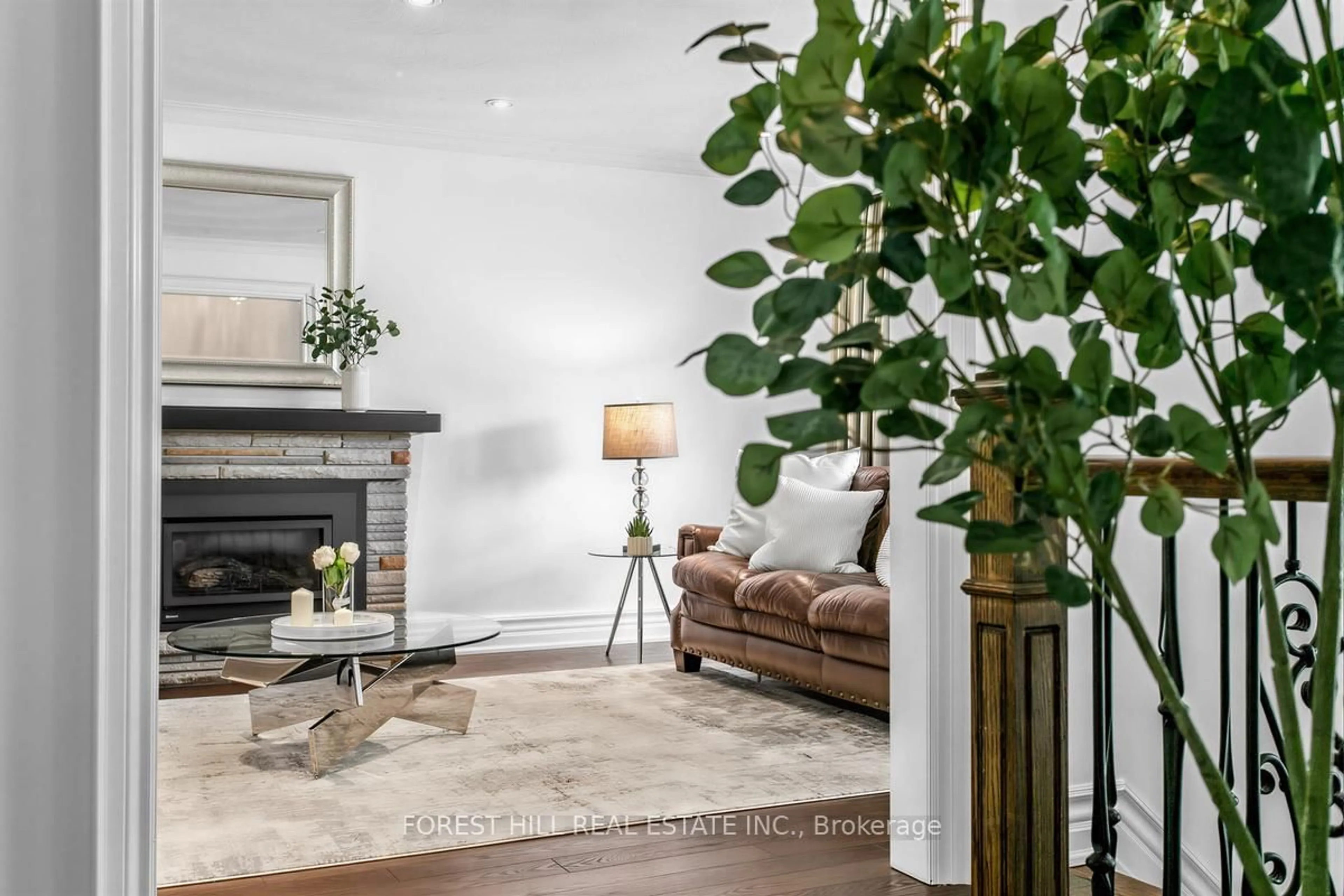 Indoor entryway for 46 Viamede Cres, Toronto Ontario M2K 2A8