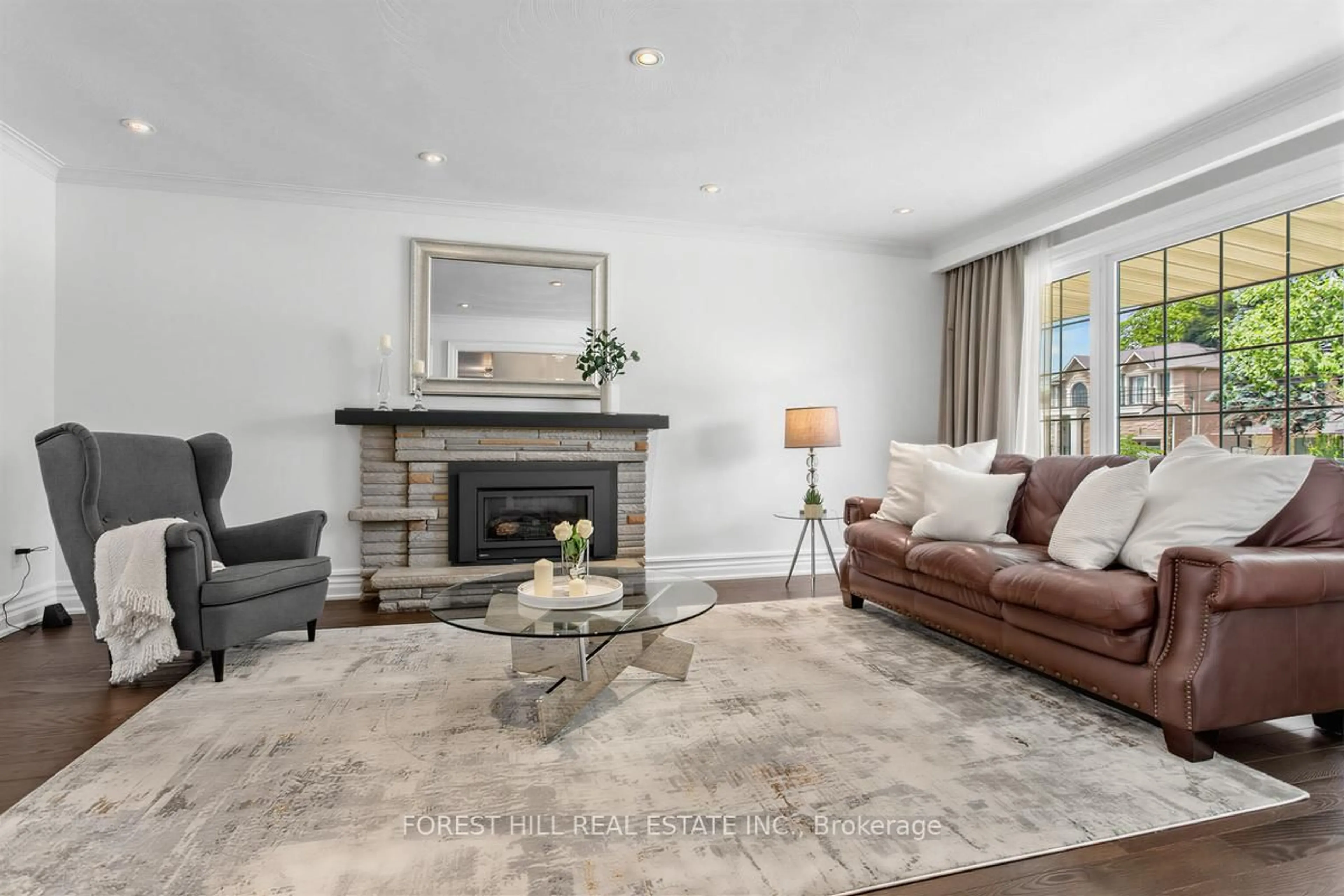 Living room with furniture, unknown for 46 Viamede Cres, Toronto Ontario M2K 2A8