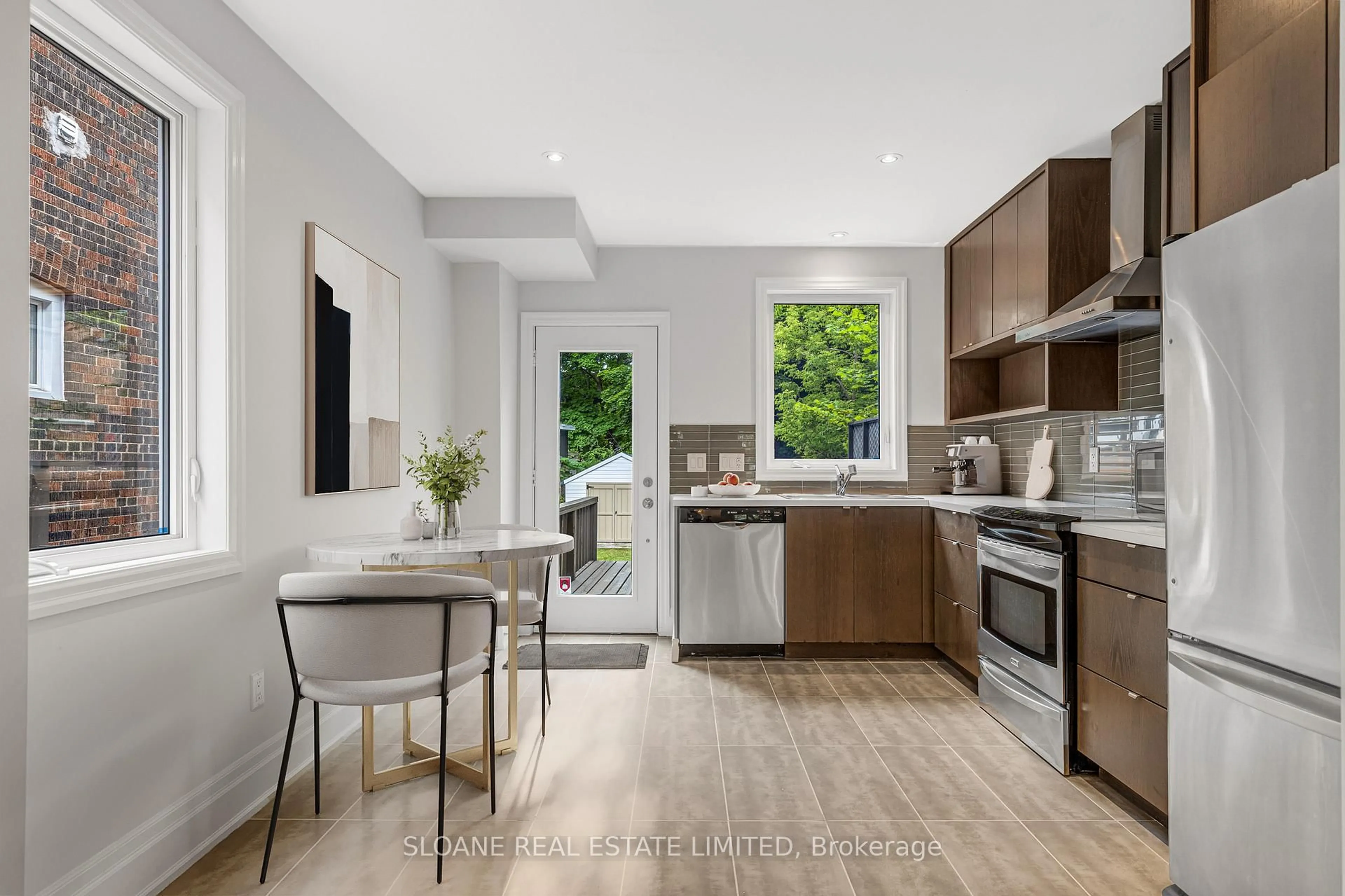 Open concept kitchen, unknown for 271 St Clair Ave, Toronto Ontario M4T 1P3