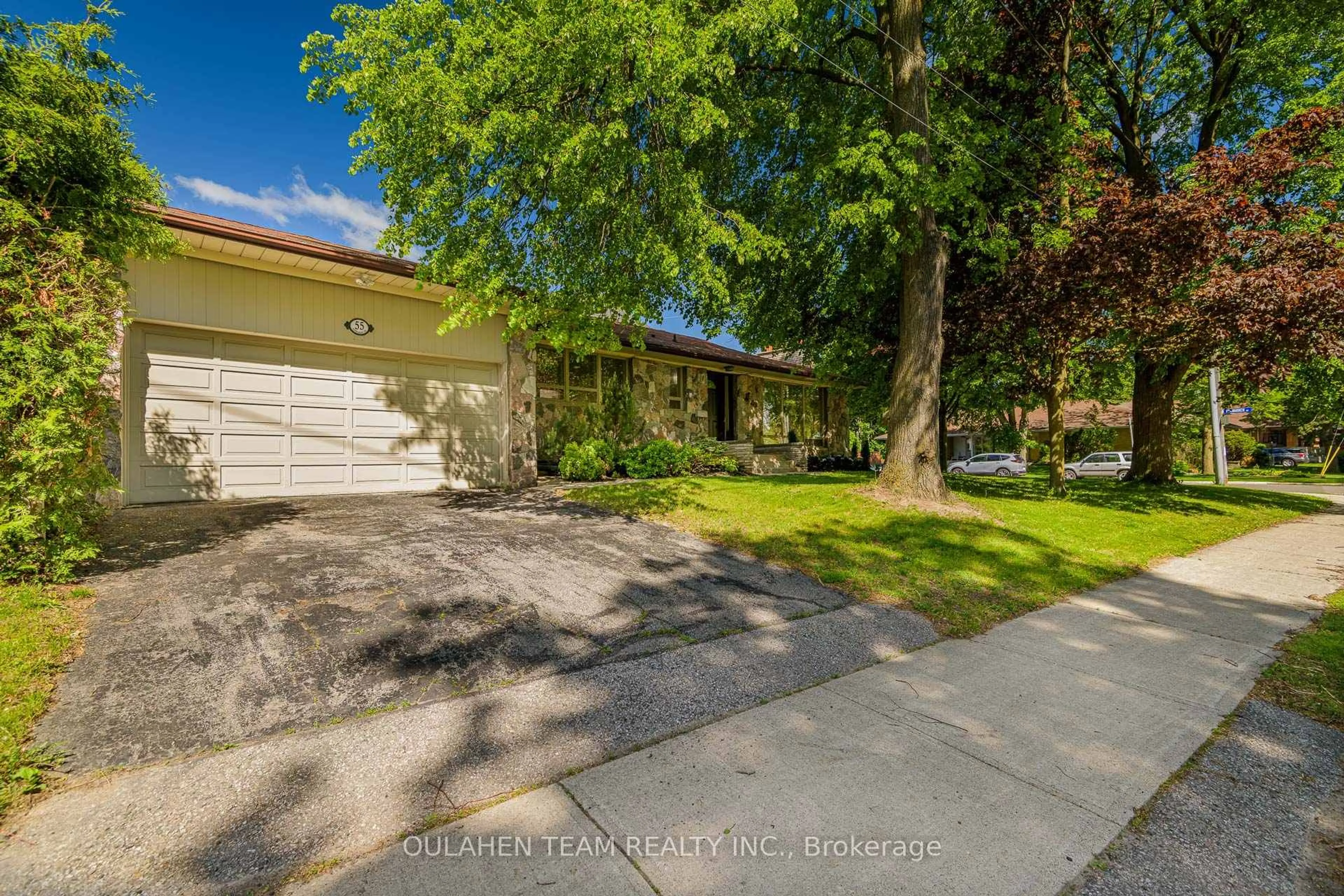 A pic from outside/outdoor area/front of a property/back of a property/a pic from drone, street for 55 Foxwarren Dr, Toronto Ontario M2K 1L1