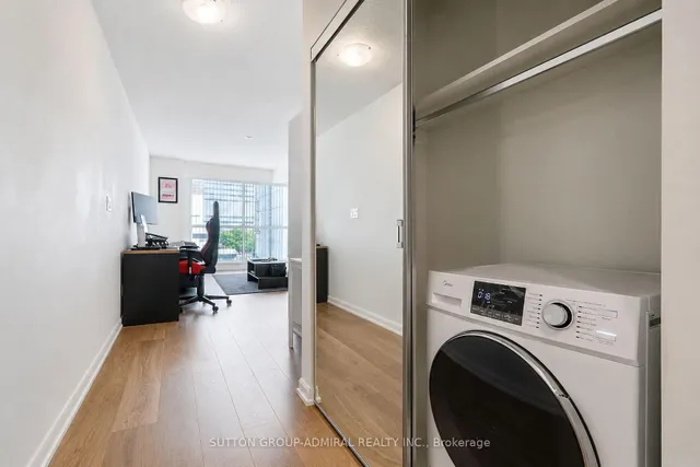 111 Elizabeth St #905, Toronto 5