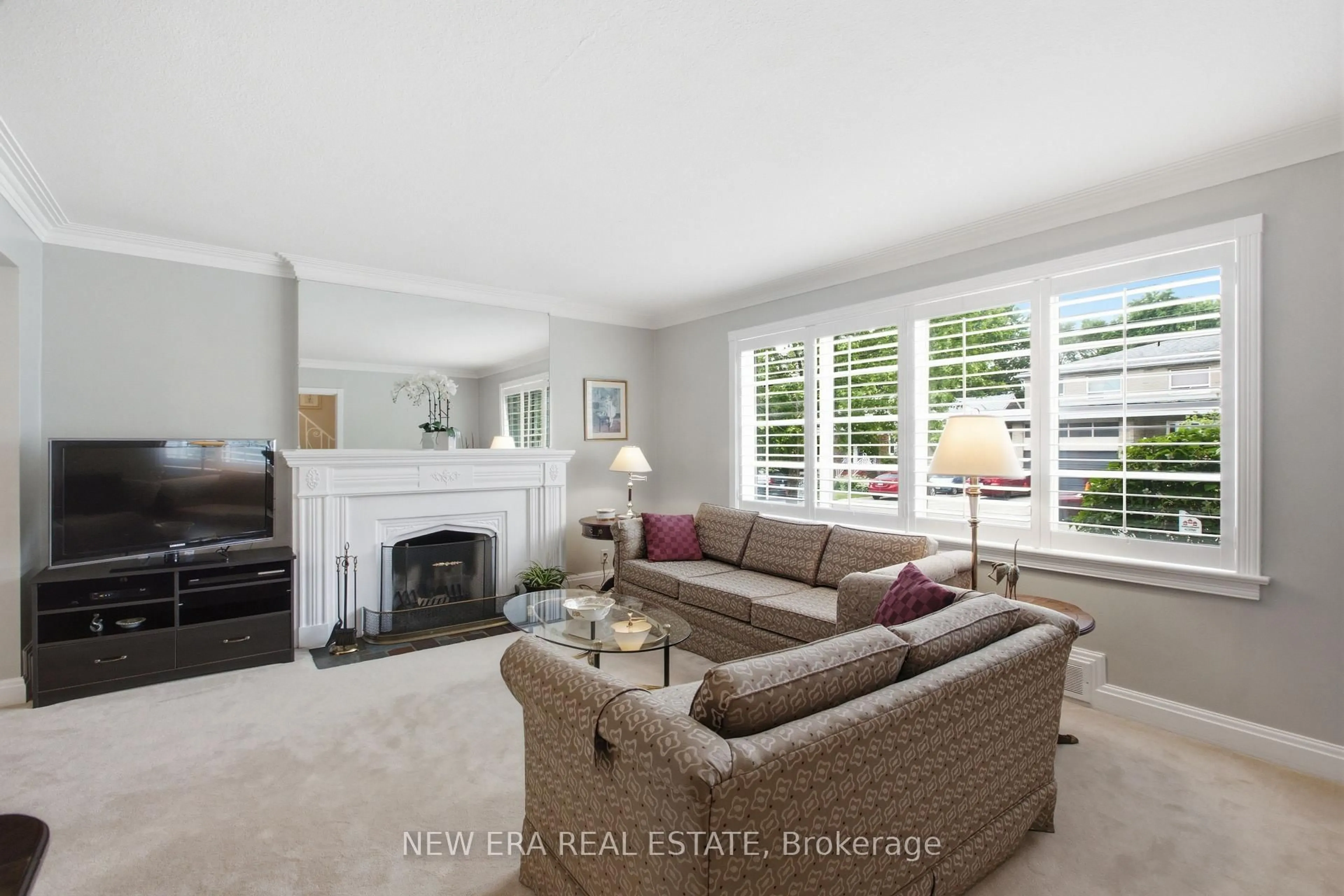 Living room with furniture, unknown for 654 Bedford Park Ave, Toronto Ontario M5M 1K3