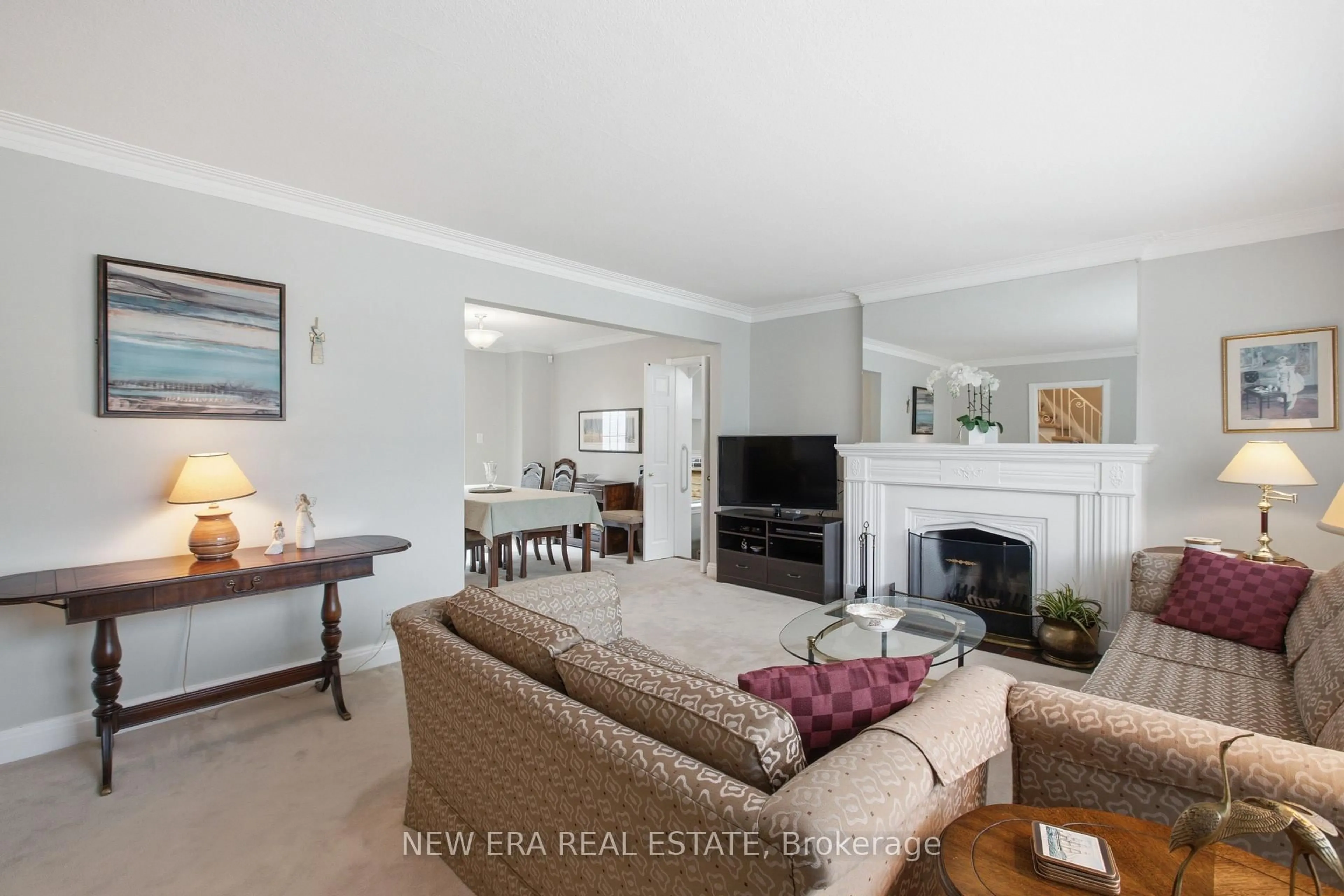 Living room with furniture, unknown for 654 Bedford Park Ave, Toronto Ontario M5M 1K3