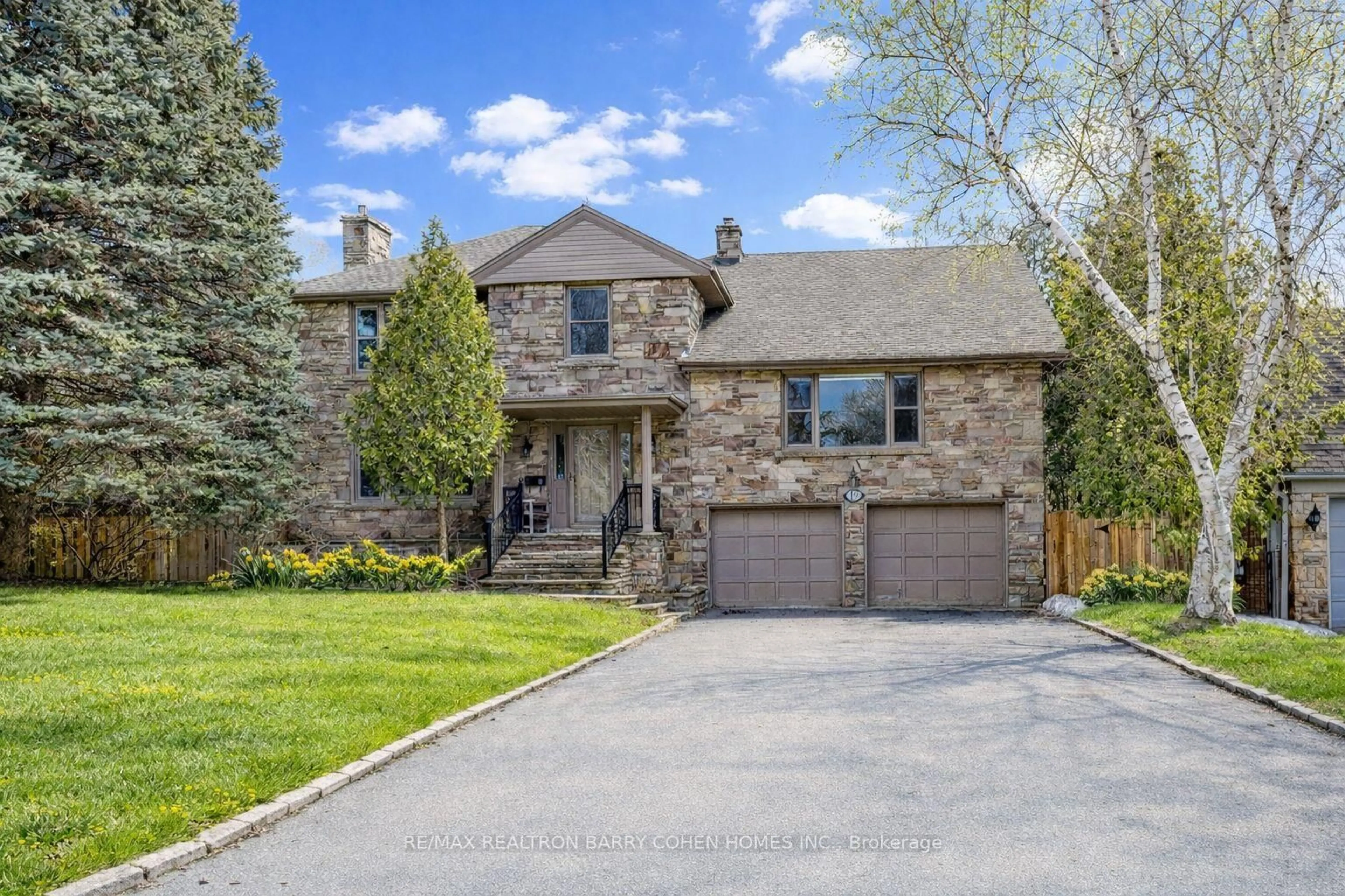 Home with brick exterior material, street for 19 Lower Links Rd, Toronto Ontario M2P 1H5