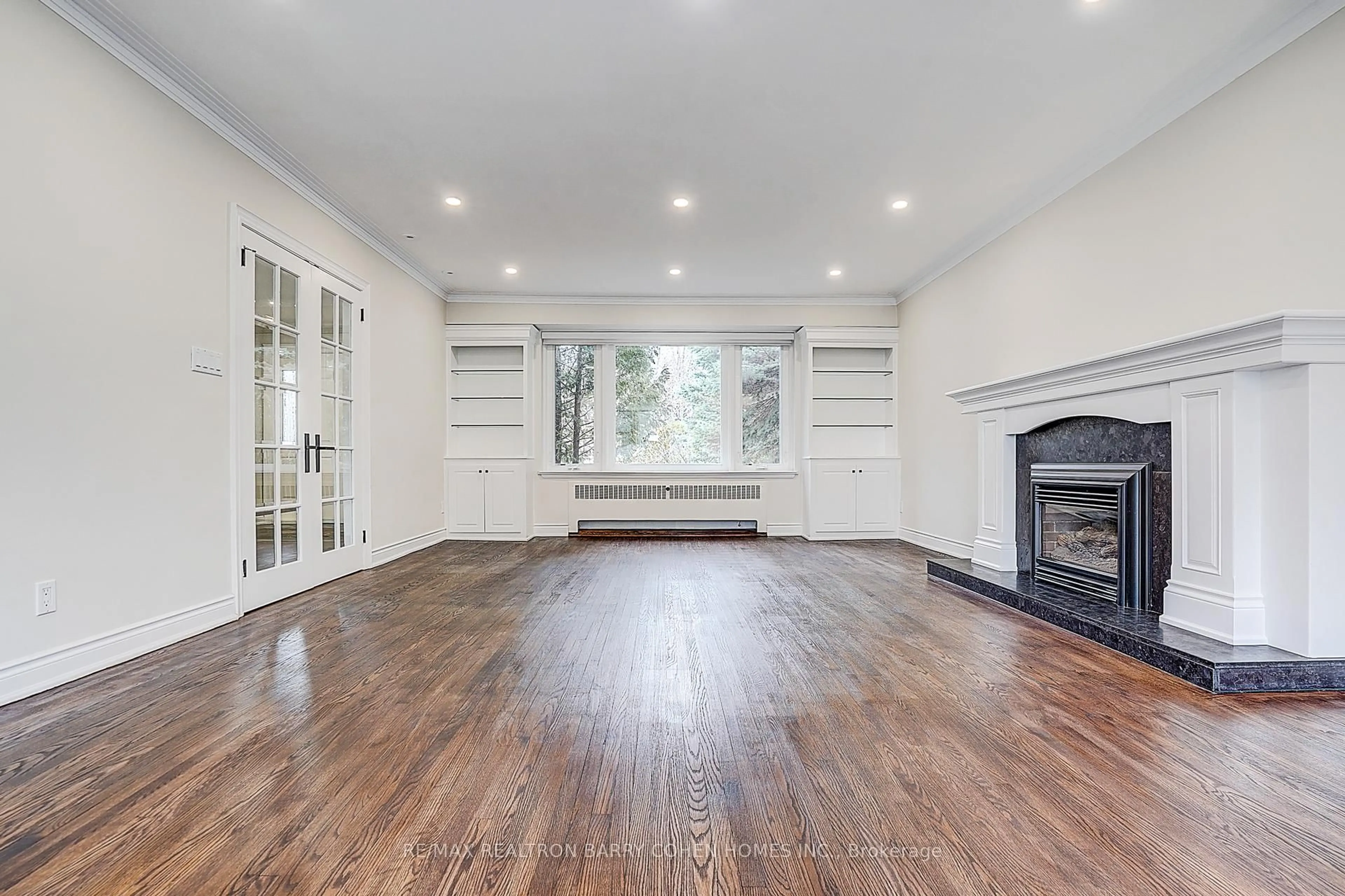 Unknown for 19 Lower Links Rd, Toronto Ontario M2P 1H5