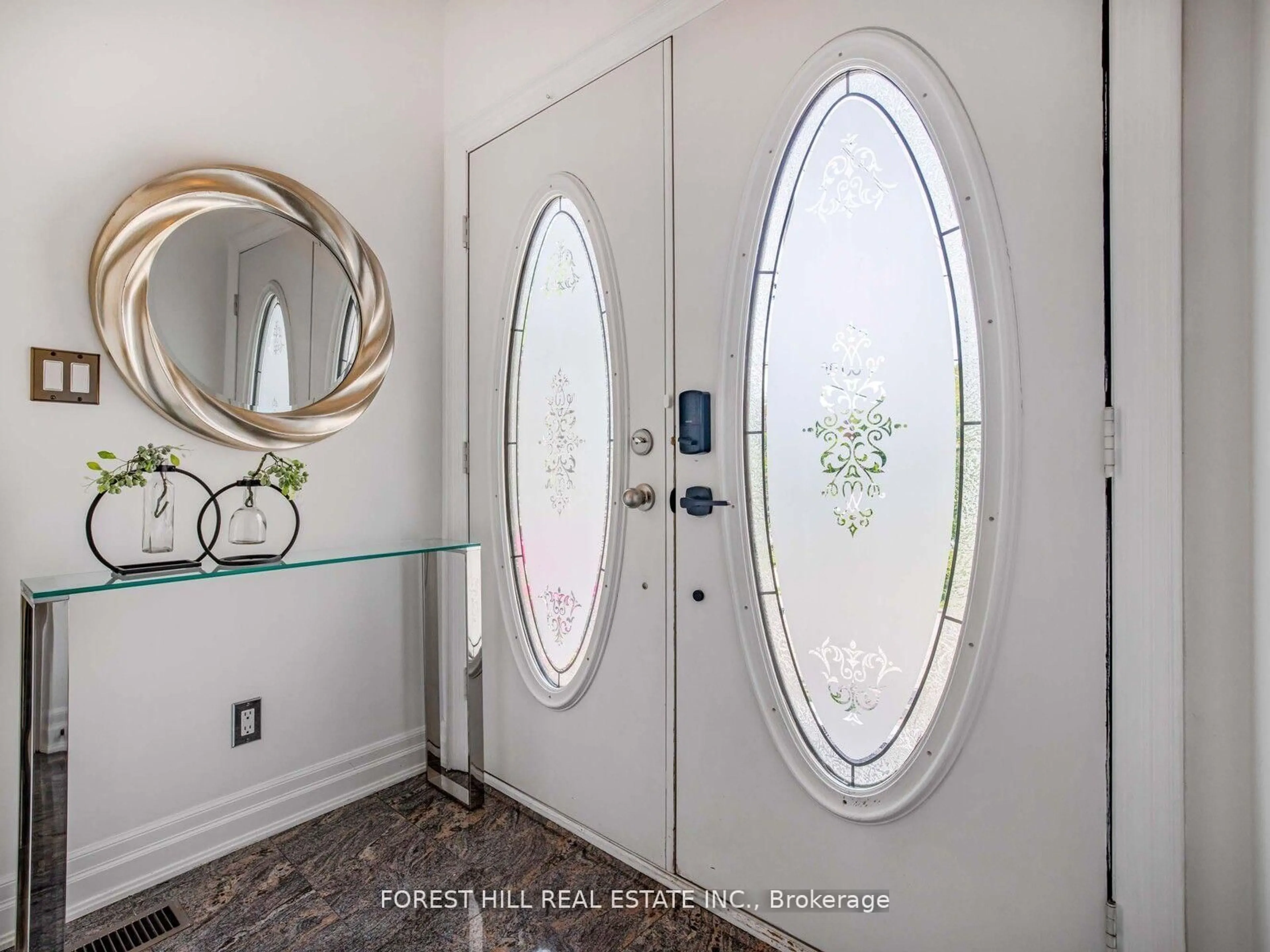 Indoor entryway for 125 Spring Garden Ave, Toronto Ontario M2N 3G4