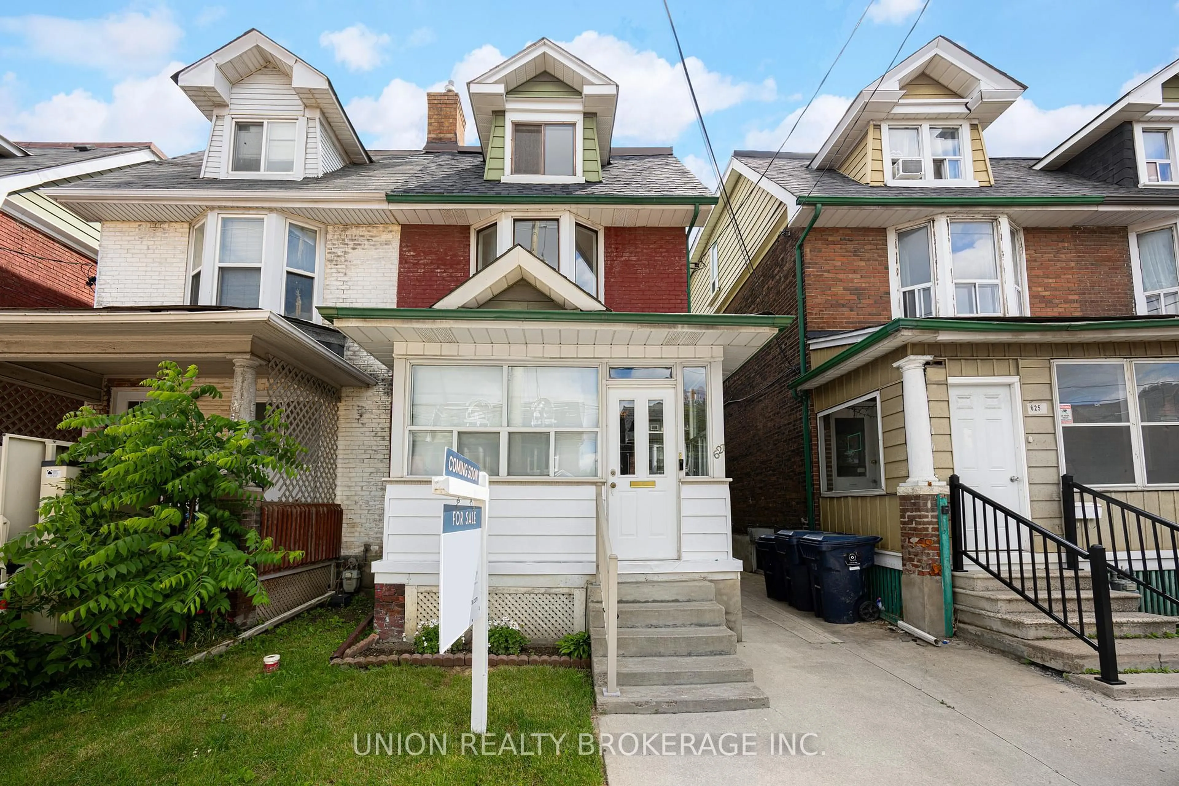 Unknown for 627 Bathurst St, Toronto Ontario M5S 2R2